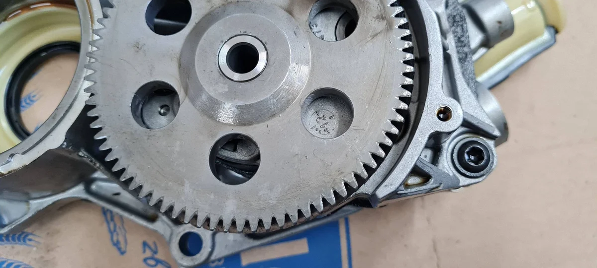 Öljypumppu S-Tronic A6 C7 A7 4G