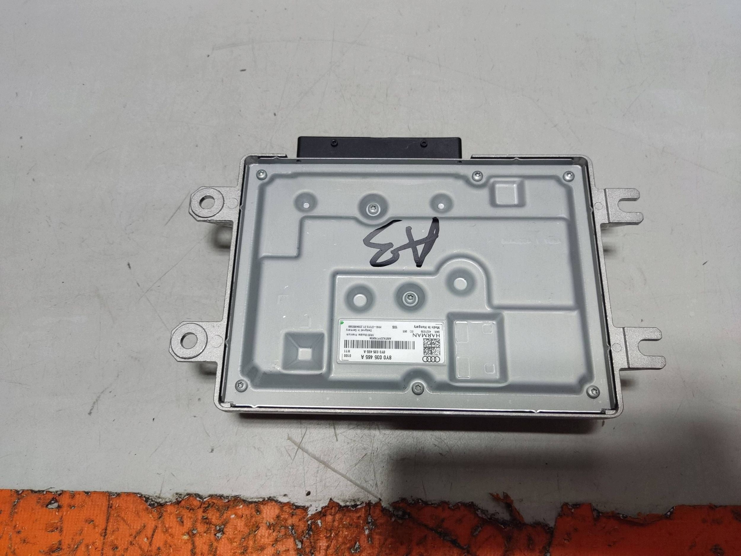 Audi A3 8Y Harman vahvistinmoduuli OE 8Y0035465A