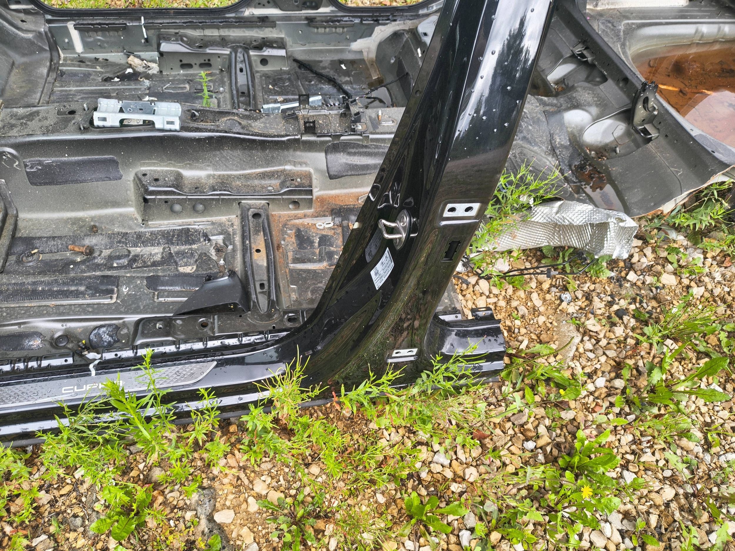 Cupra Formentor 2025 keskipalkki vasen OEM 8459852