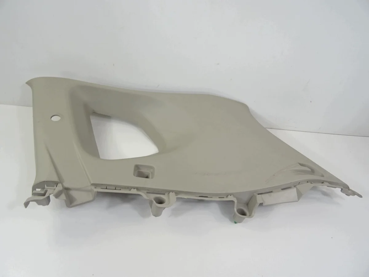 Nissan X-Trail T32 Cache Pilier Droit 84944CE1A image 3