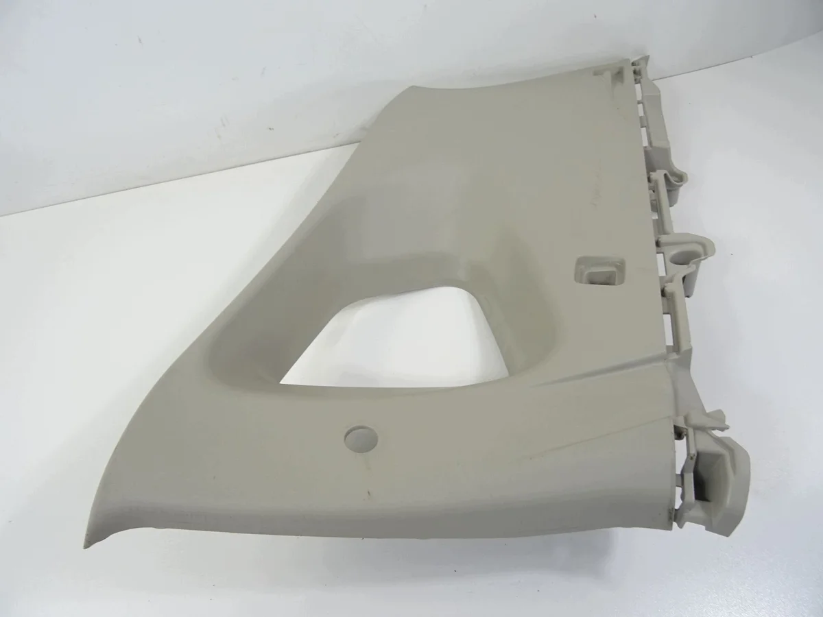 Nissan X-Trail T32 Cache Pilier Droit 84944CE1A image 6