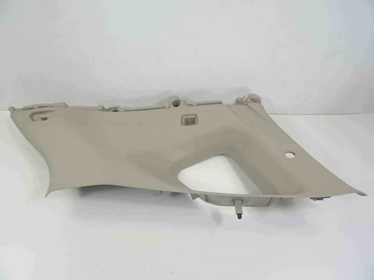 Nissan X-Trail T32 Cache Pilier Droit 84944CE1A image 7