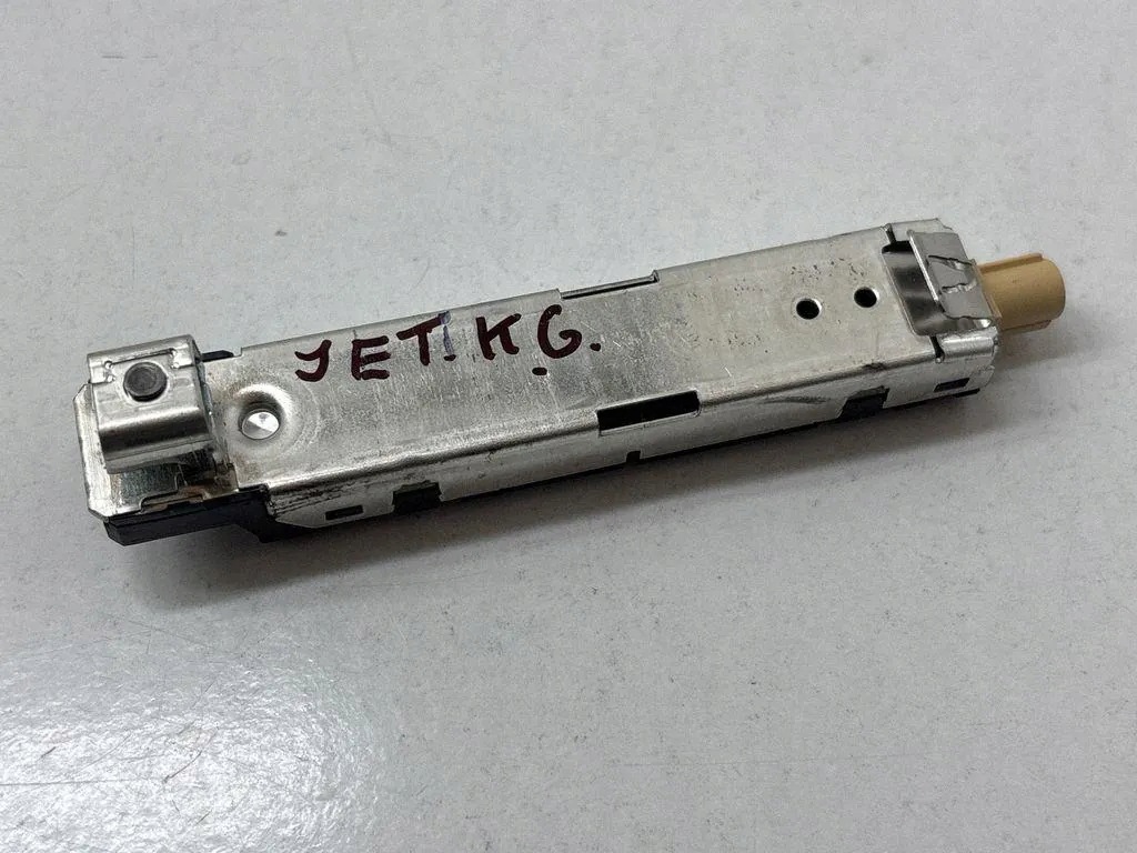 Antennivahvistin VW Jetta Mk7 17A035577F