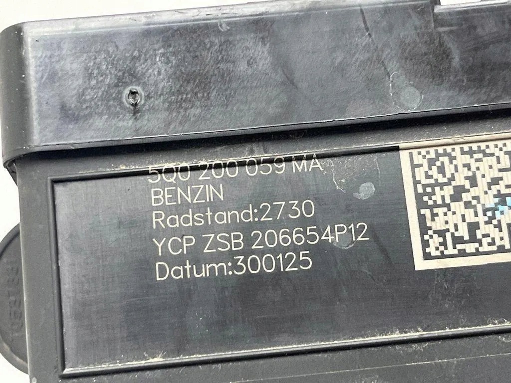 VW Passat B8 3G Kraftstoffleitung 5Q0201973H image 6