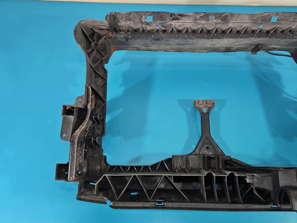 VW Tiguan frontbalk 07- (begagnad) image 7