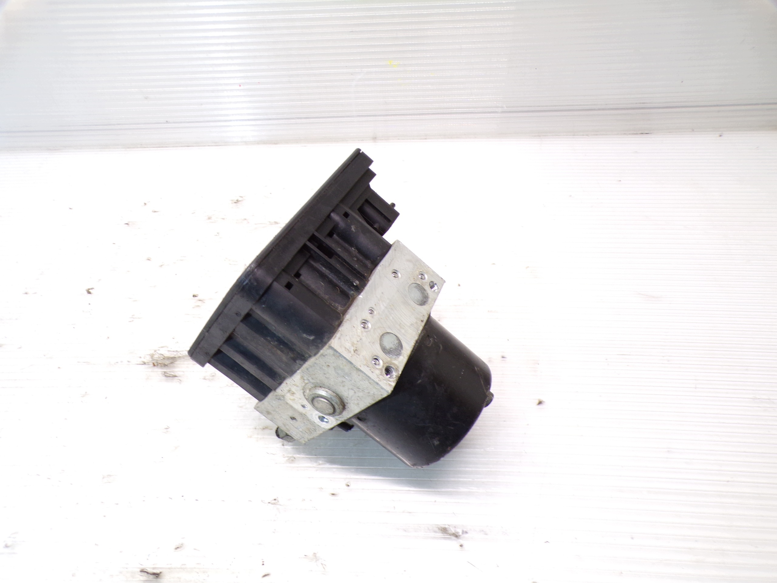 Pompe ABS Opel Astra H J Mokka 13384102