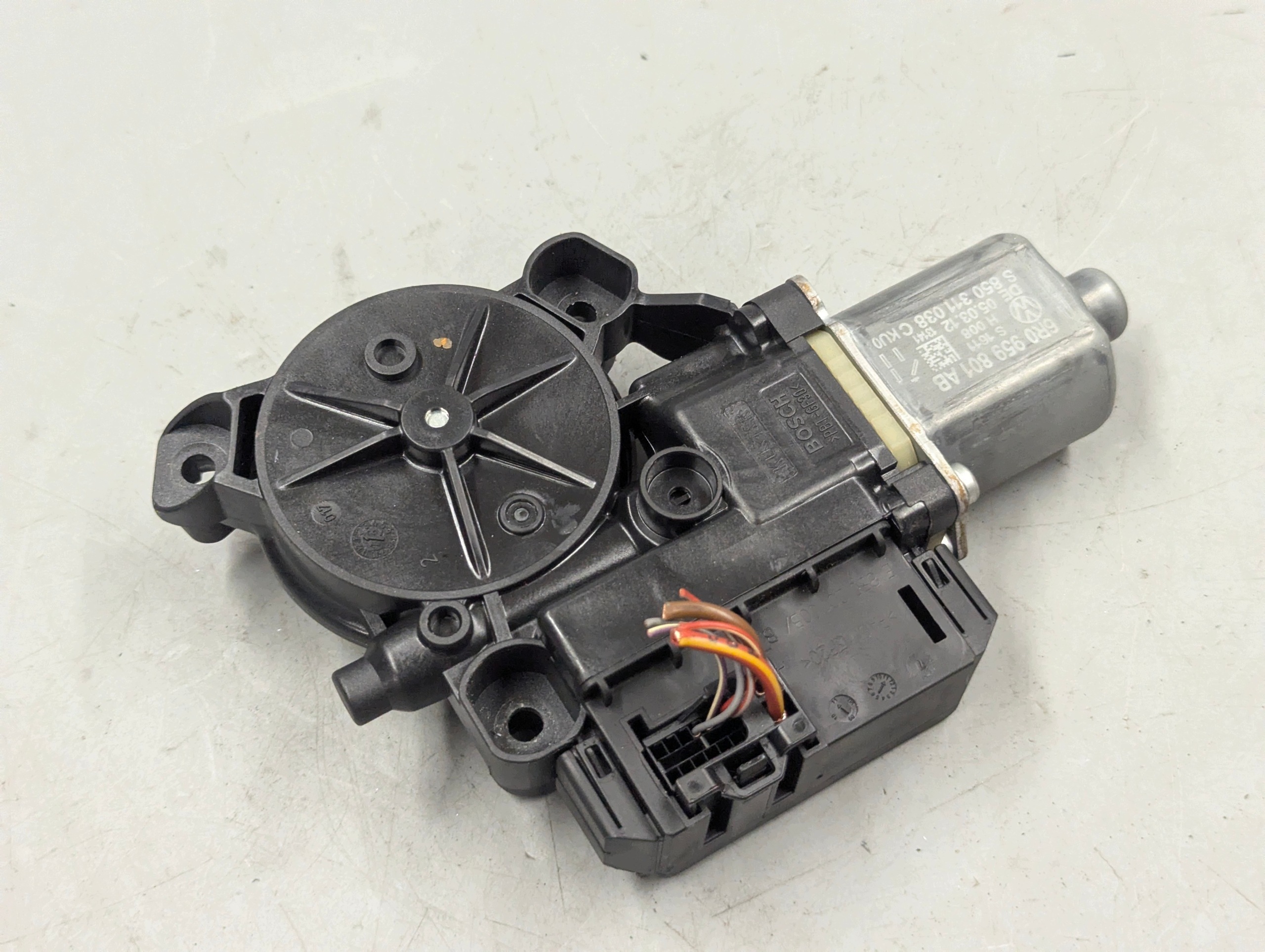 Fensterheber-Motor links vorne VW Polo 6R 6R0959801AB image 2