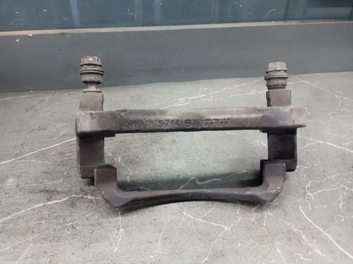 Bremssattel vorne links VW Passat B8 5714b