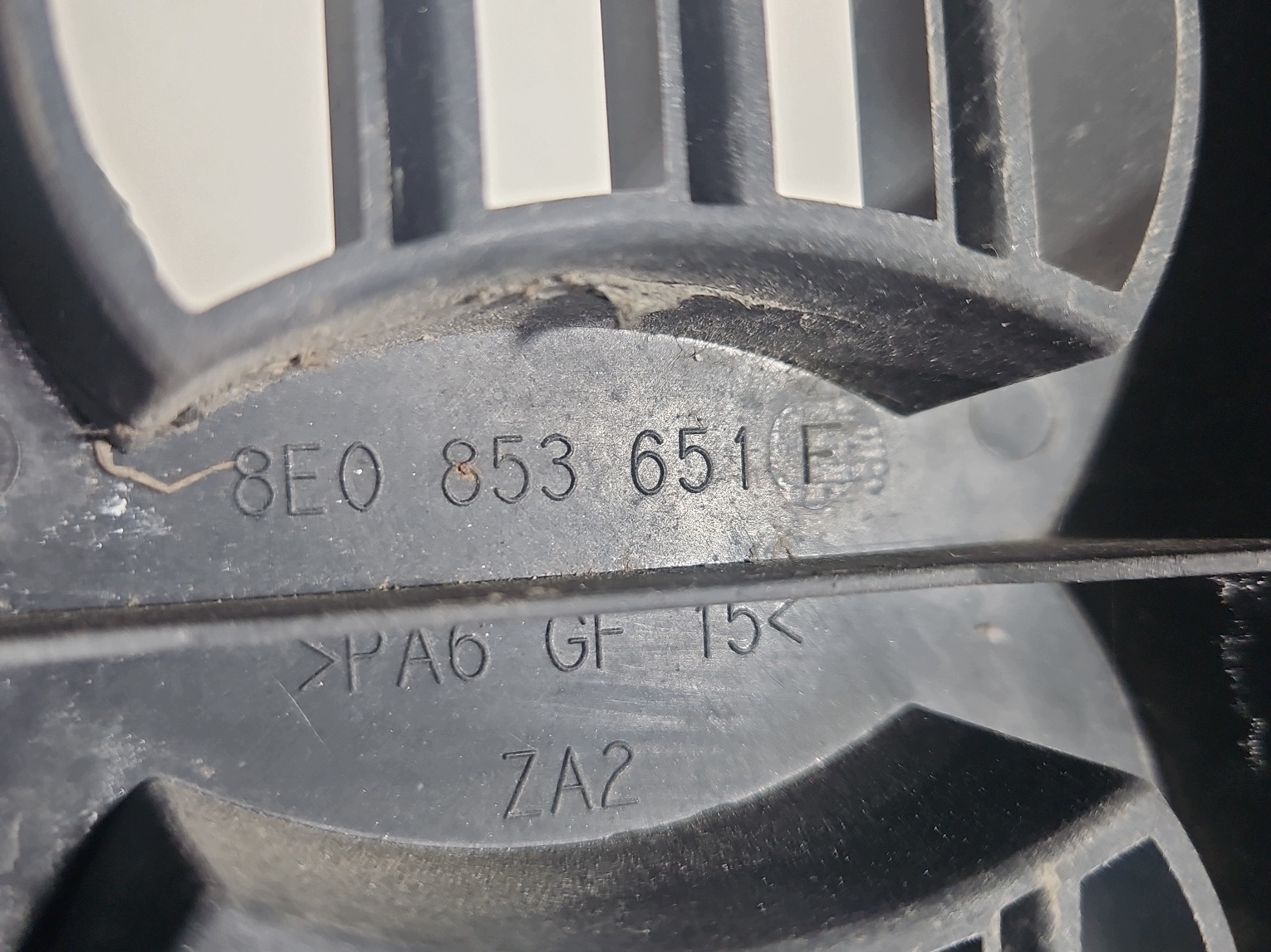 Etusäleikkö Audi A4 B6 (8E0853651F) image 3