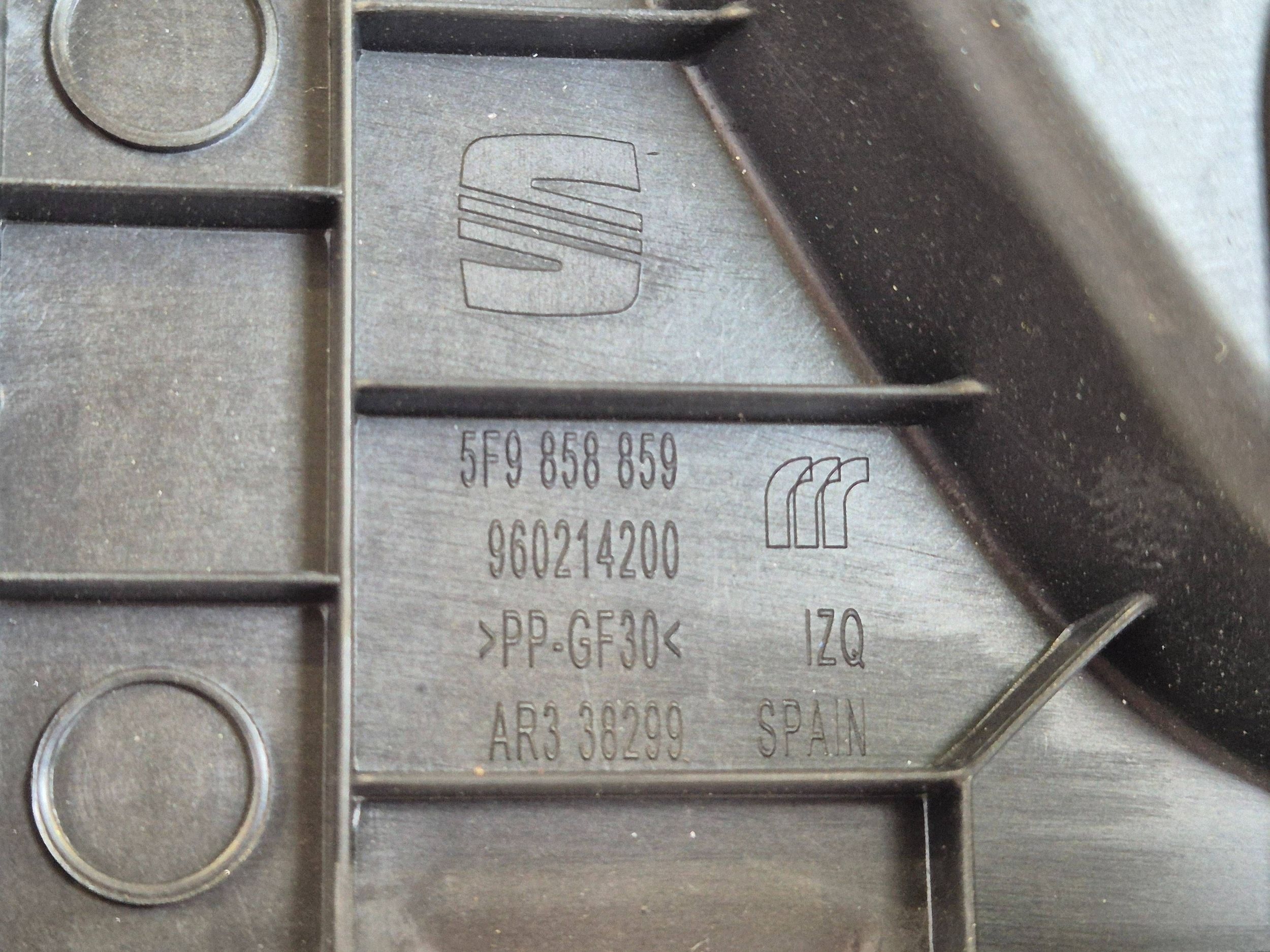 Seat Leon III 5F9 Wagon Trunk Bracket 5F9858859 image 5