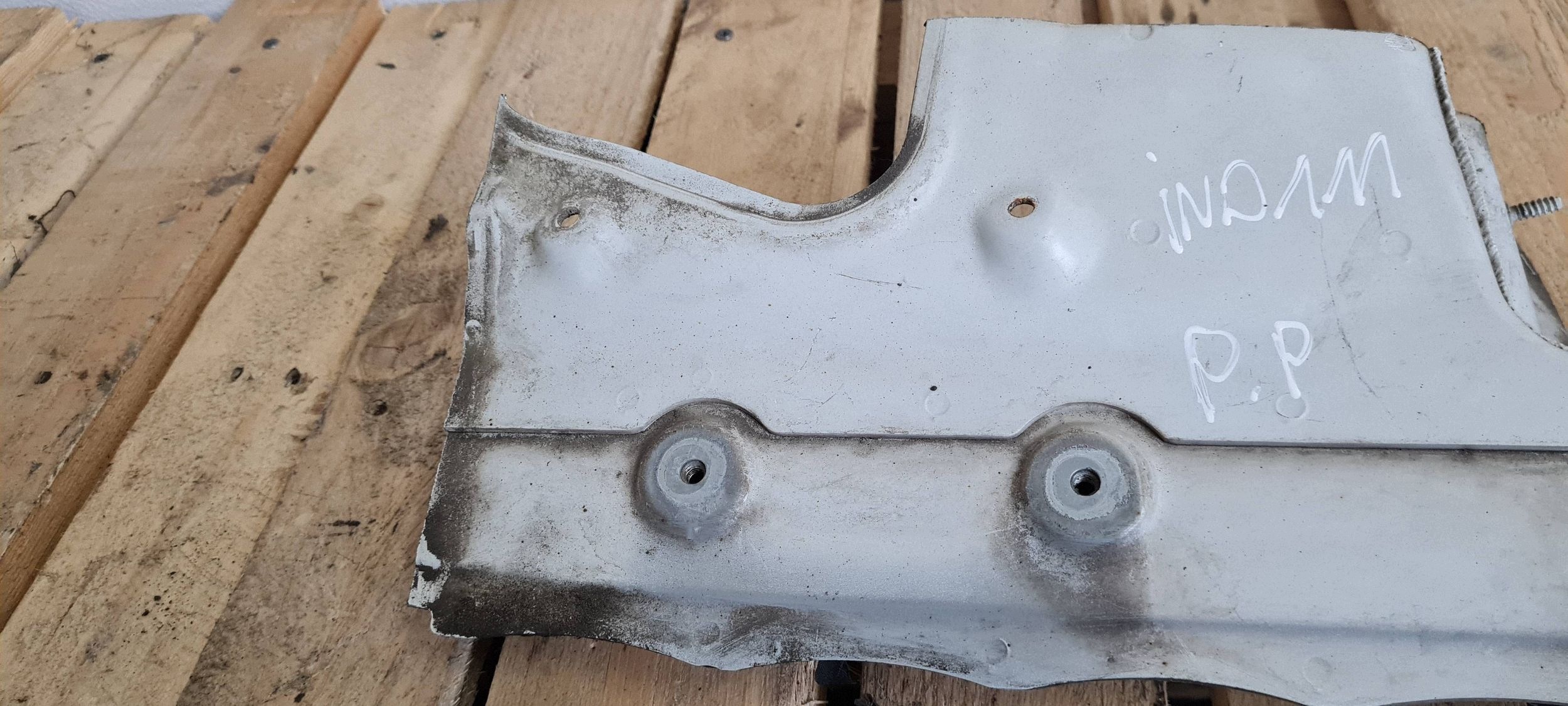 Audi A5 B8 S5 etulokasuojan osa oikea