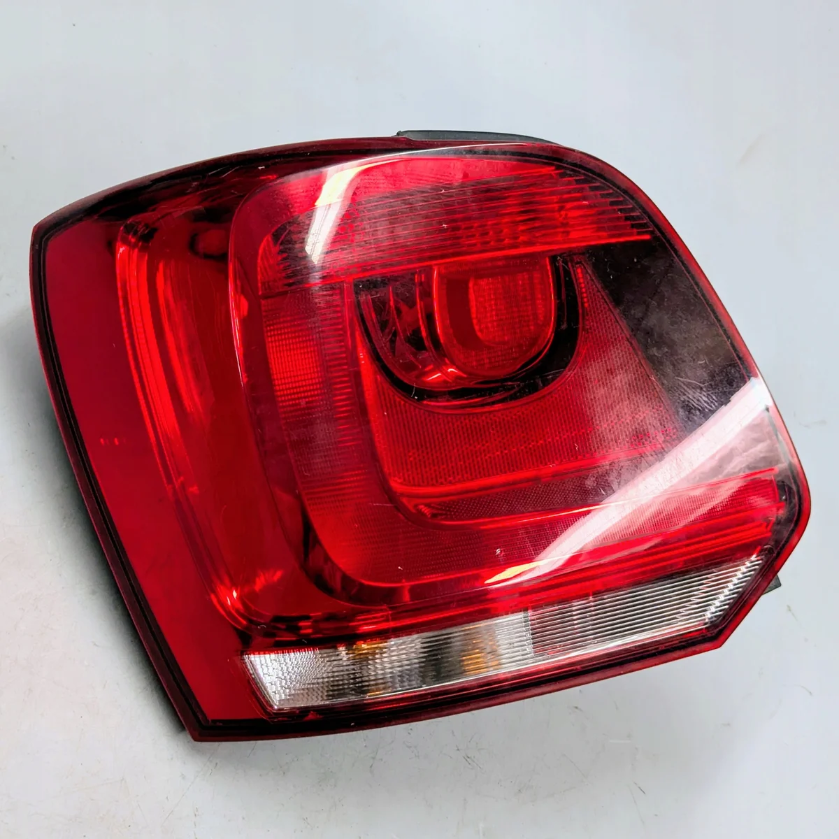 Feu arrière gauche VW Polo 6R 6R0945095N
