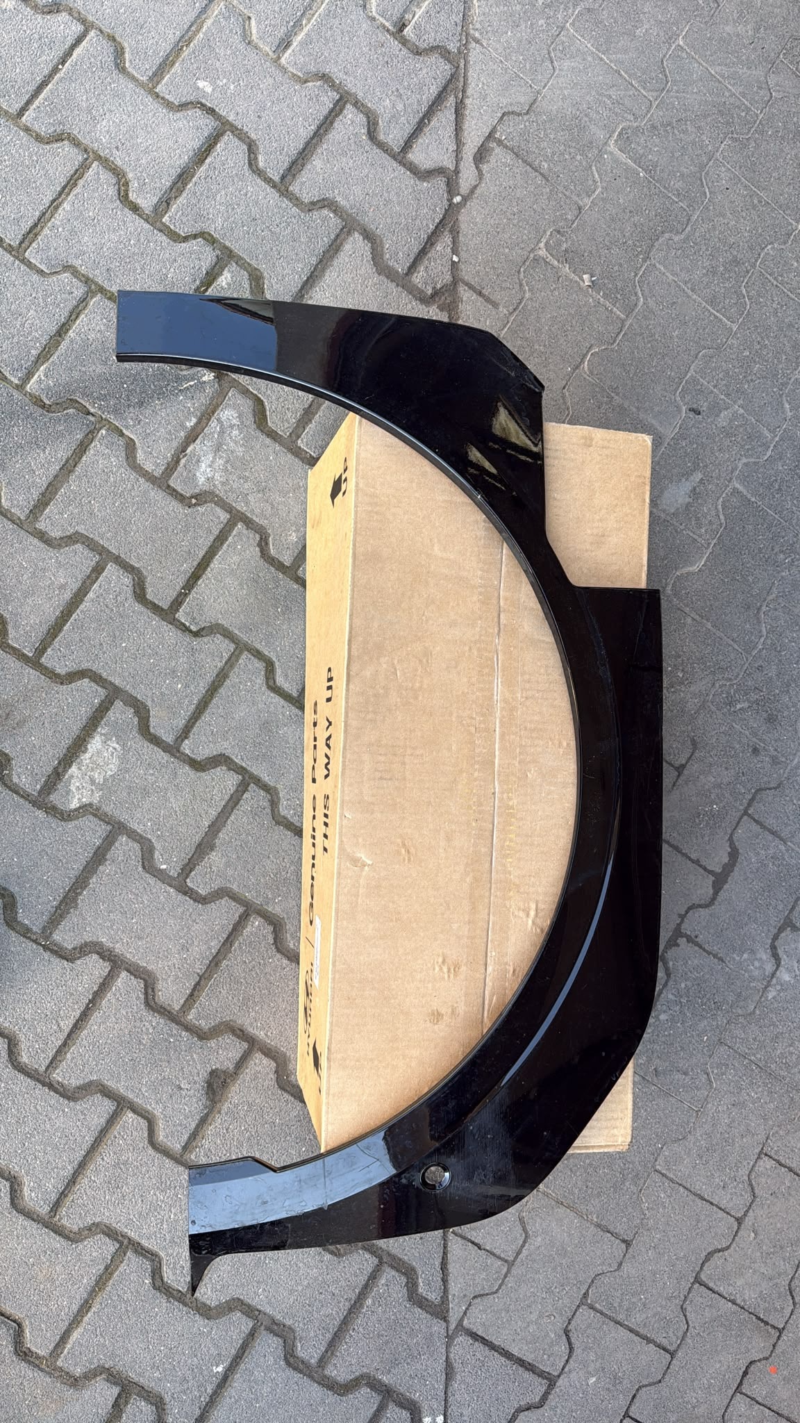 KIA EV3 2024- Vasen etulokasuojan lista