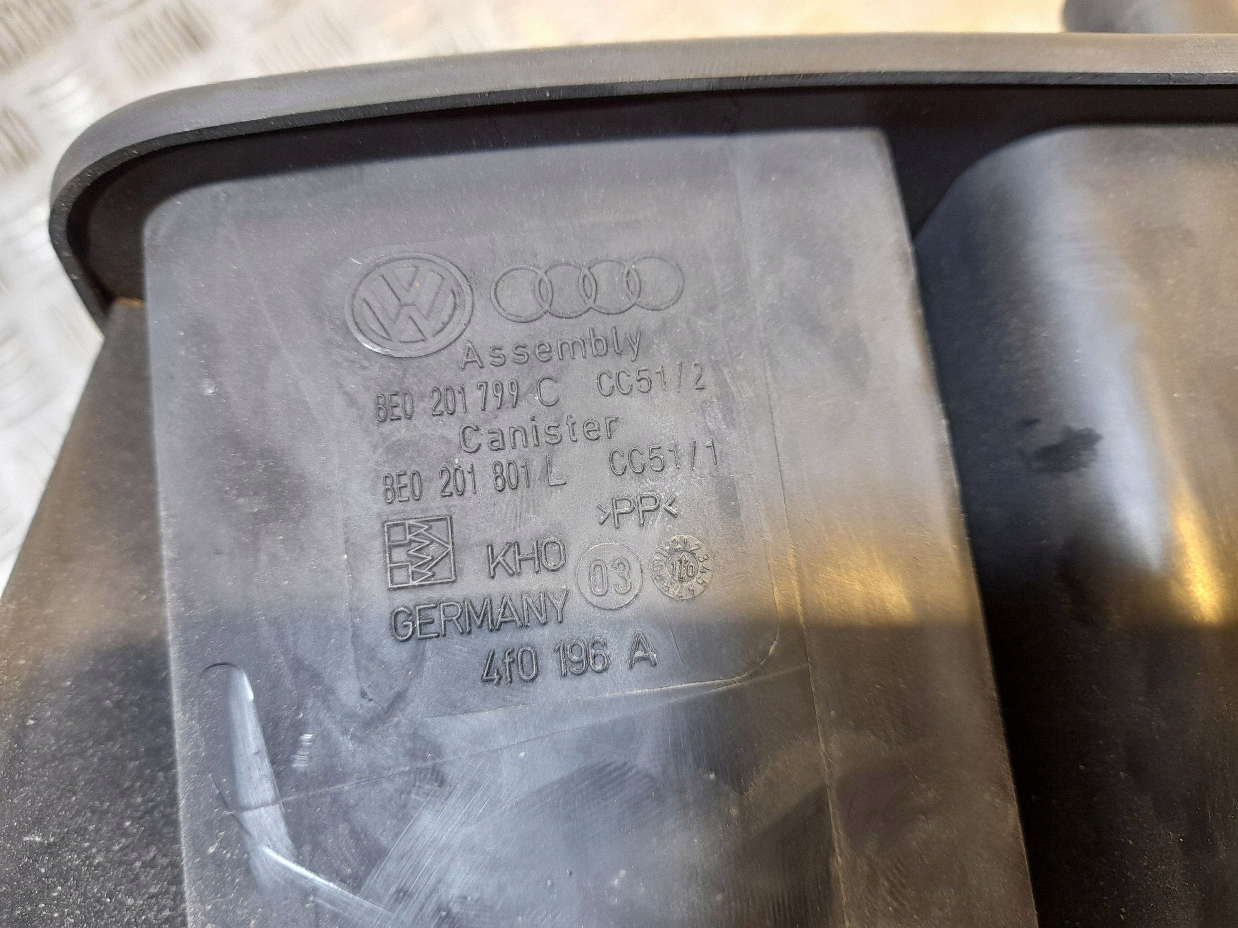 Filtre à charbon Audi A6 C6 8E0201799C image 3