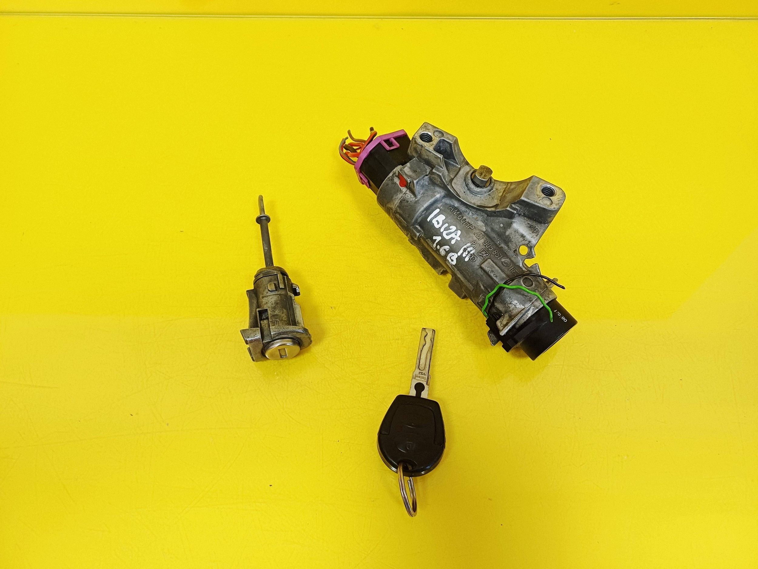 Ignition Switch w/ Key & Lock Cylinder Left image 2