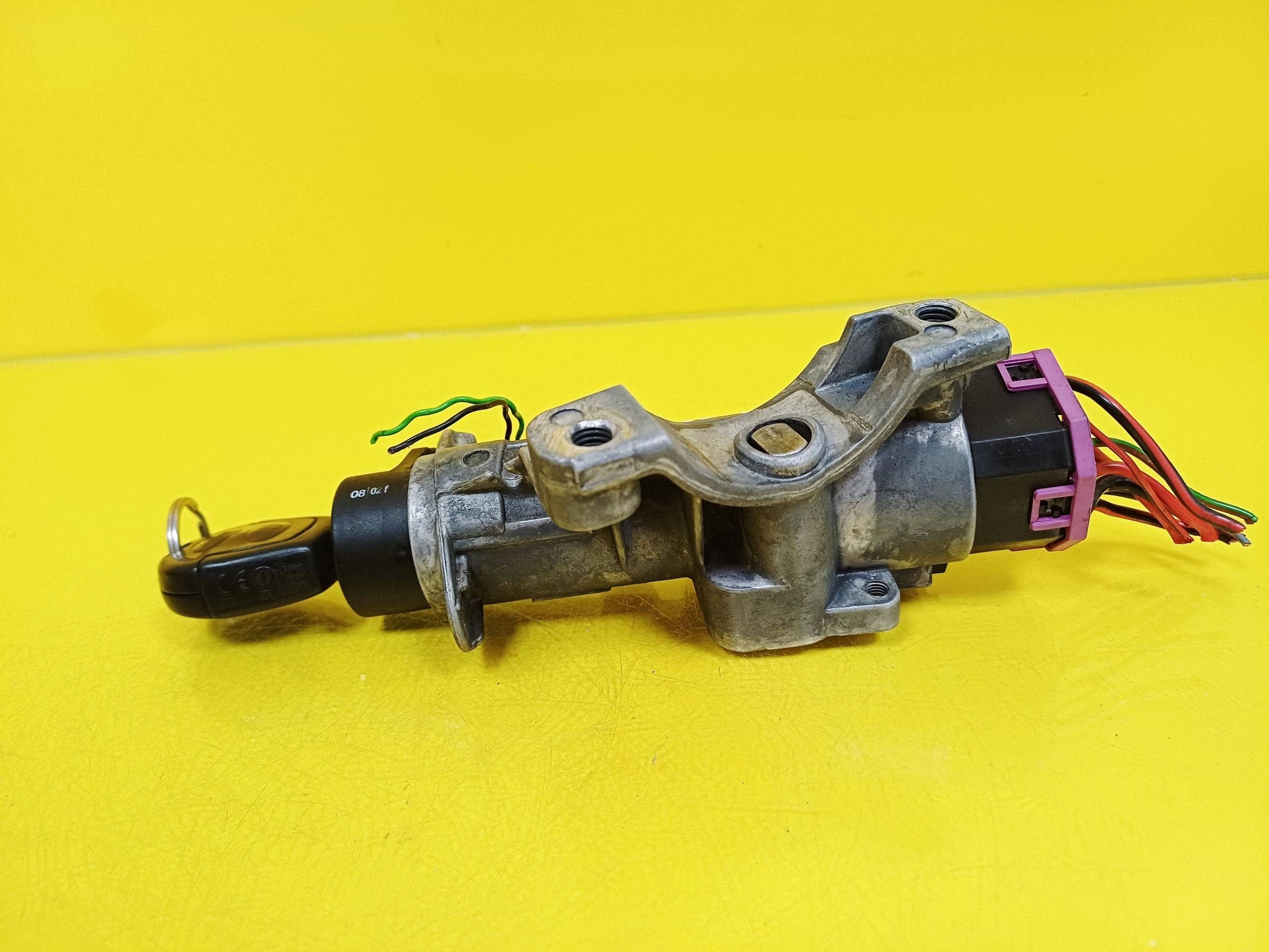 Ignition Switch w/ Key & Lock Cylinder Left image 9