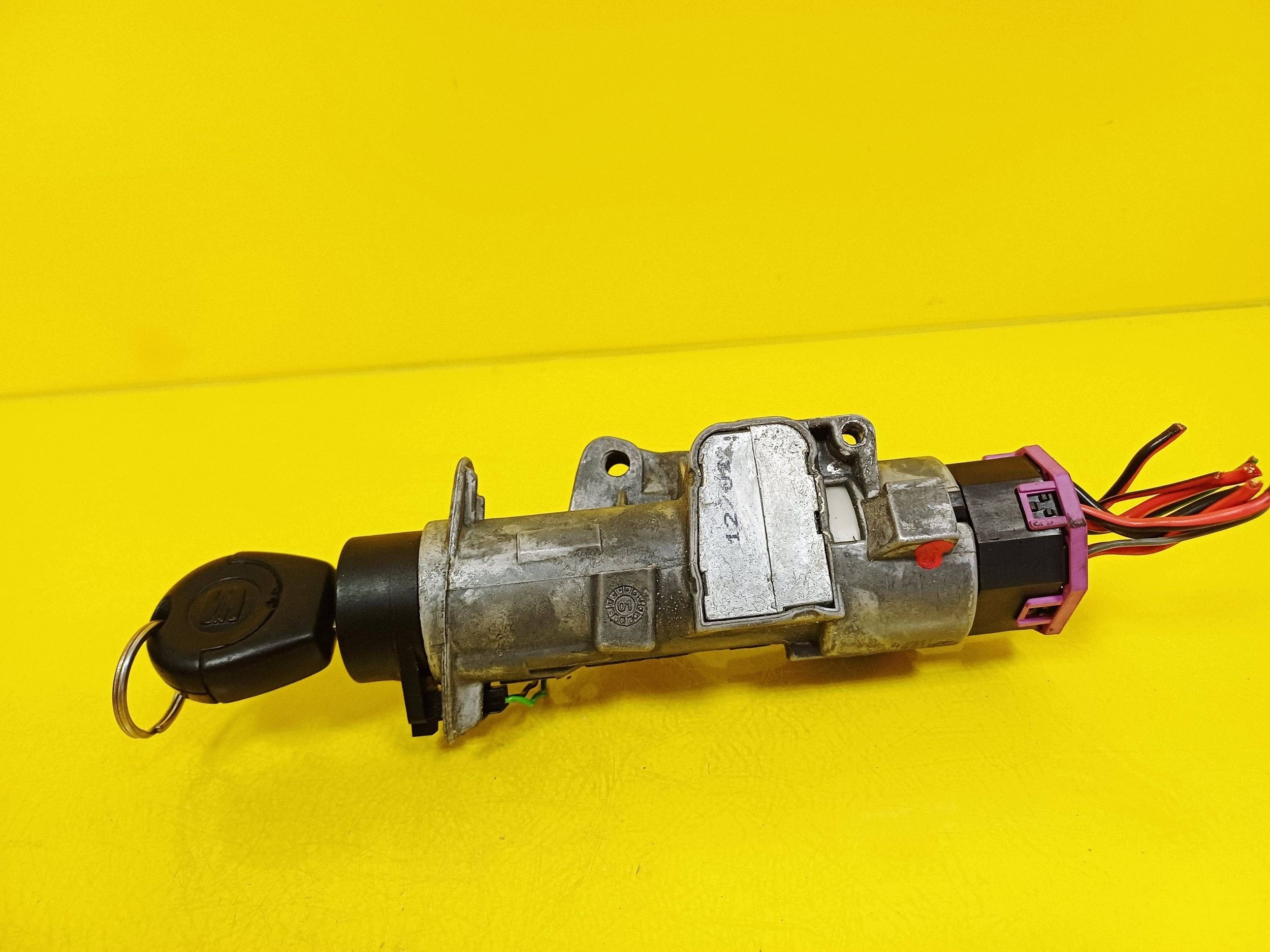Ignition Switch w/ Key & Lock Cylinder Left image 10