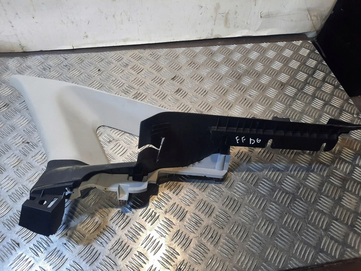 Ford Fusion II DS73F46808 Cache Pilier Droit