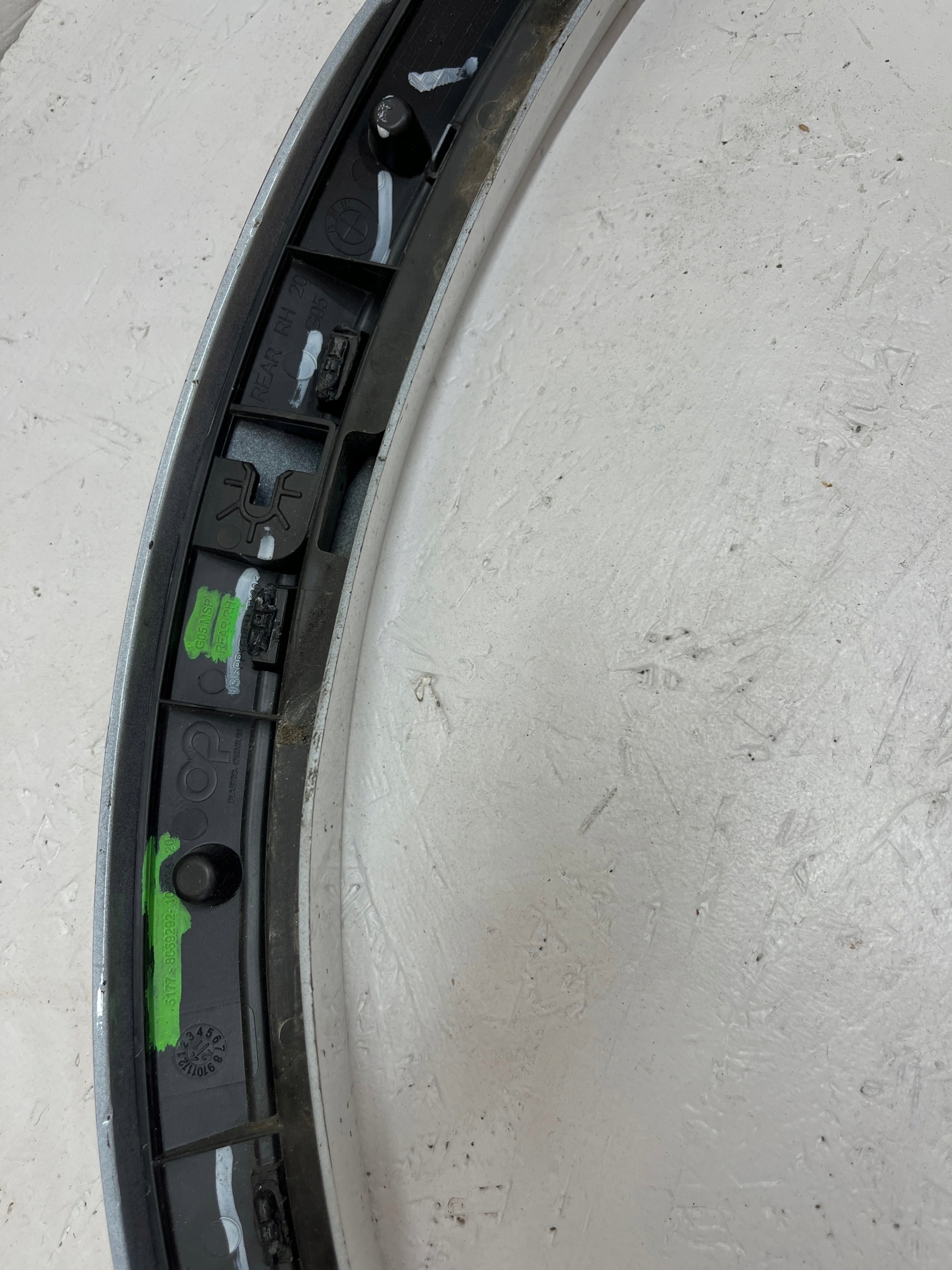 BMW X5 G05 höger bakre skärmlist image 8