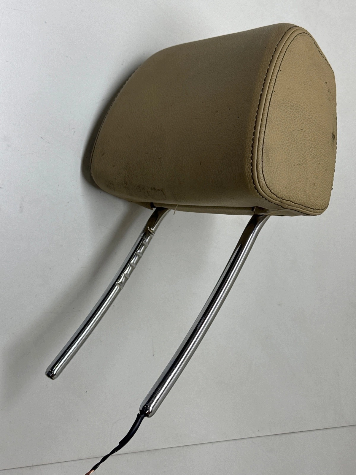 BMW X3 F25 10-17 Oikea etuniskatuki nahka OEM 6178536_AGRIB