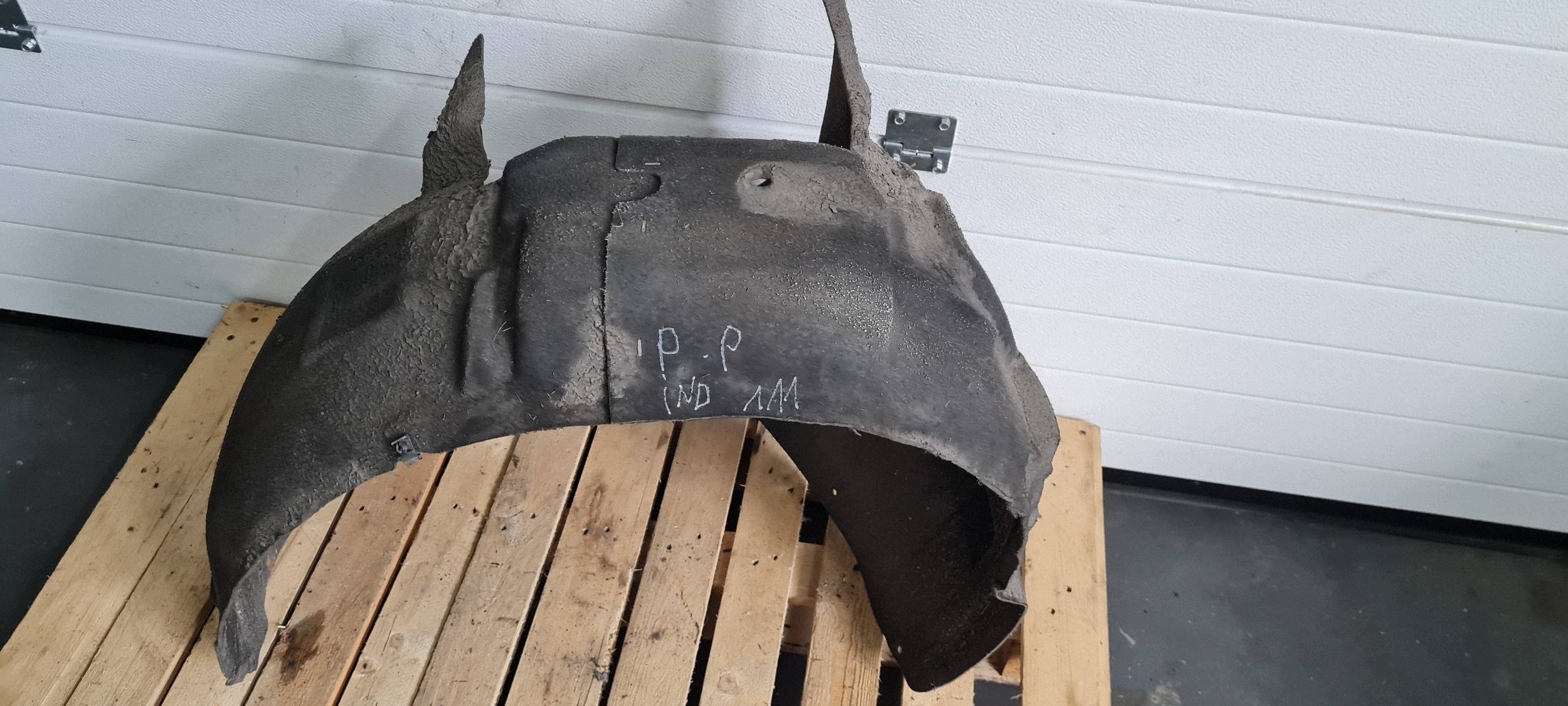 Audi A5 S5 8T etulokasuoja oikea