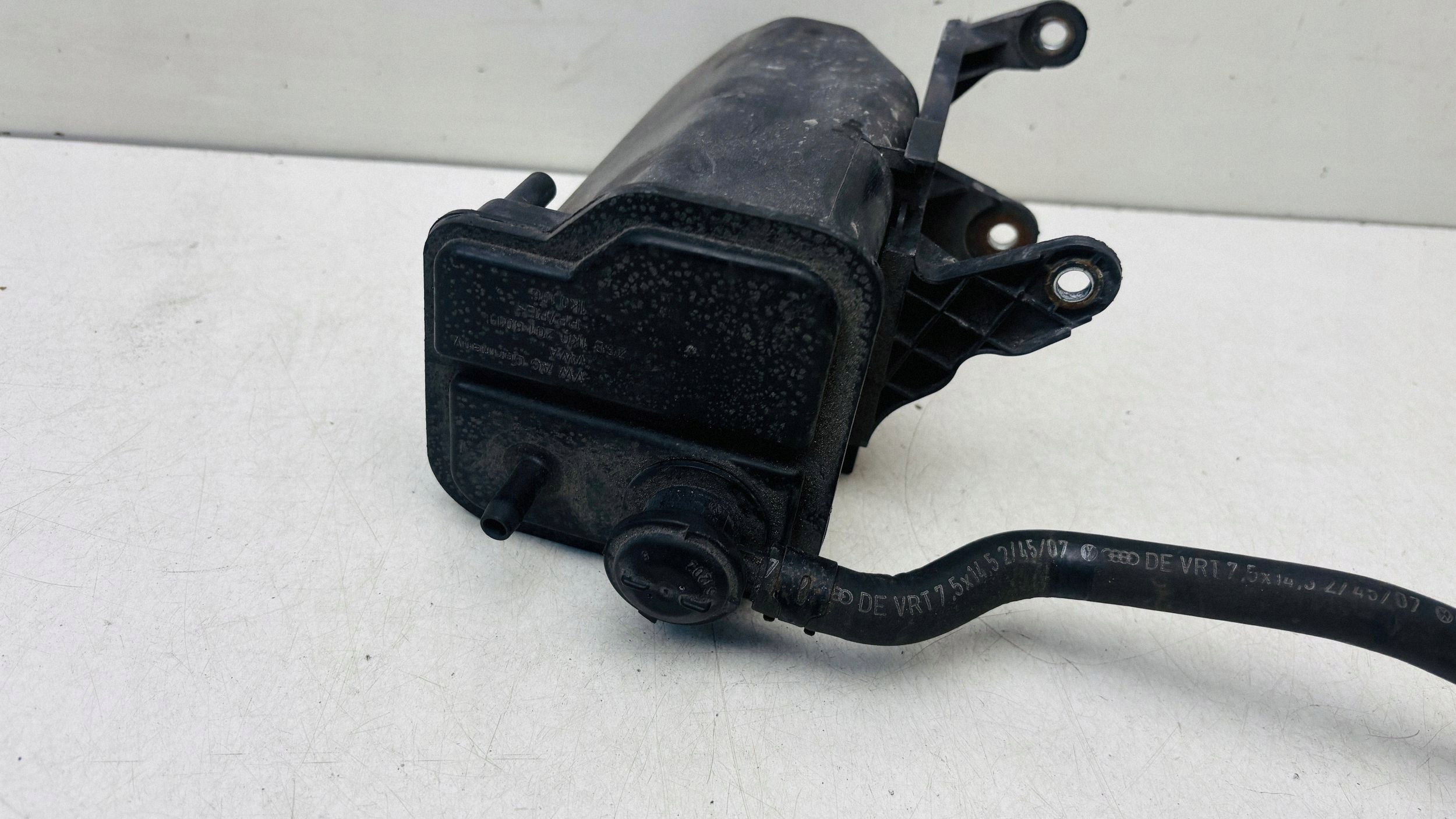 Audi A3 S3 8P kolfilter 1K0201827A image 2