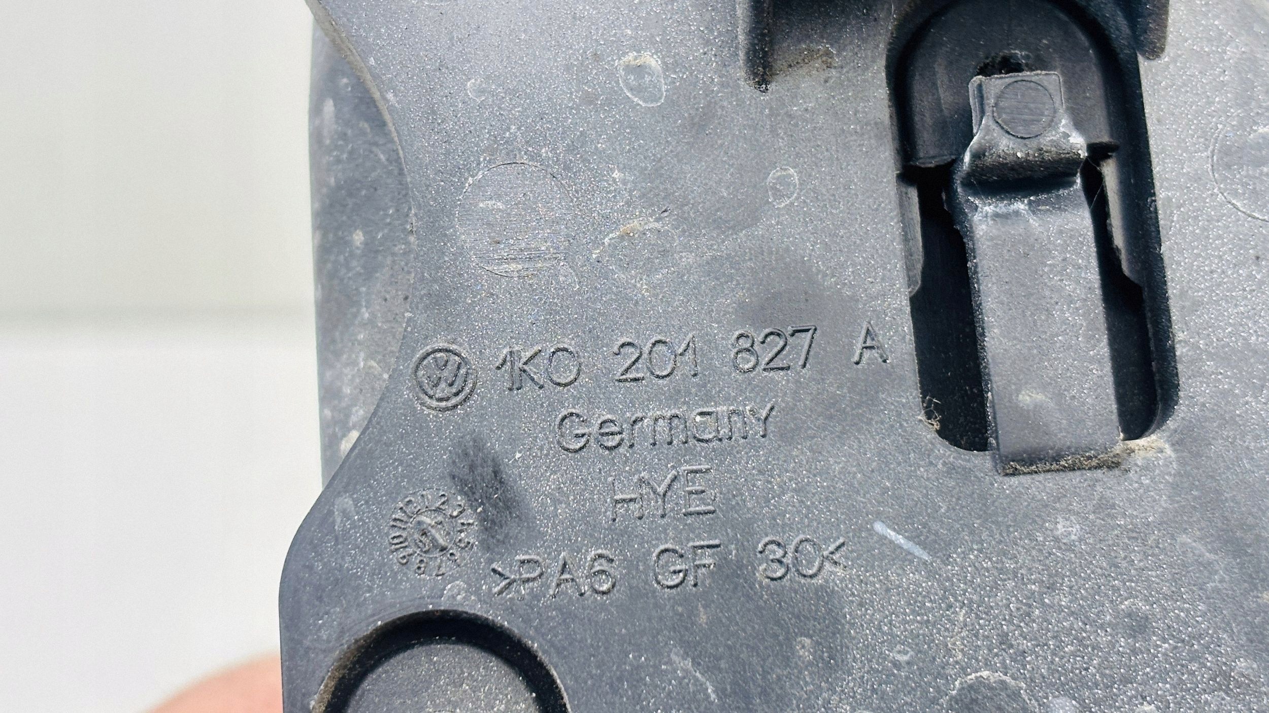 Audi A3 S3 8P kolfilter 1K0201827A image 5