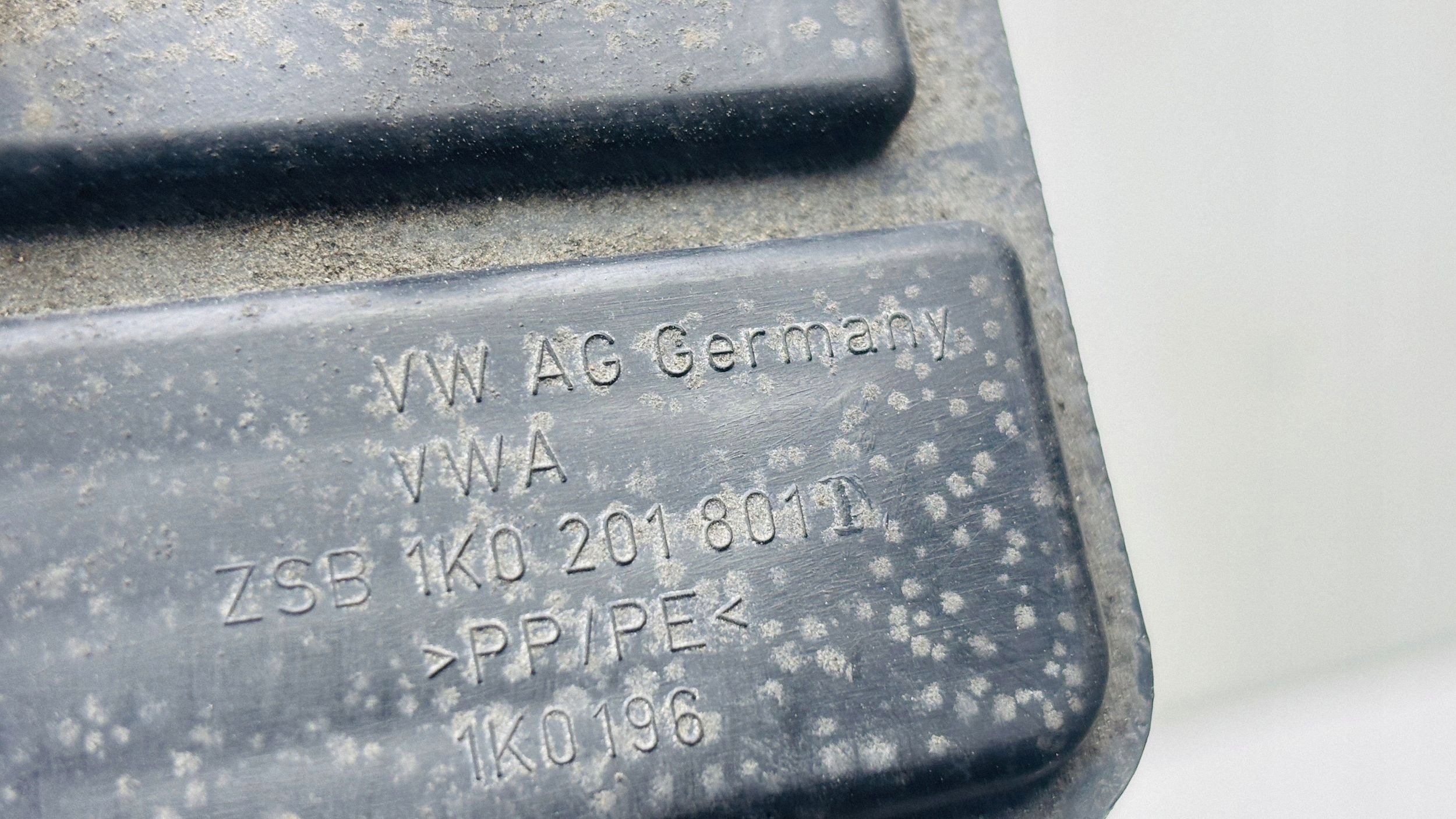 Audi A3 S3 8P kolfilter 1K0201827A image 6