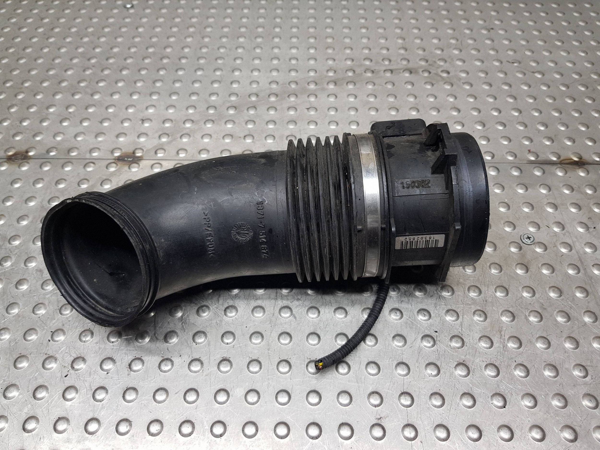 Durite débitmètre d'air BMW E46 E65 E66 E83 E85 image 2