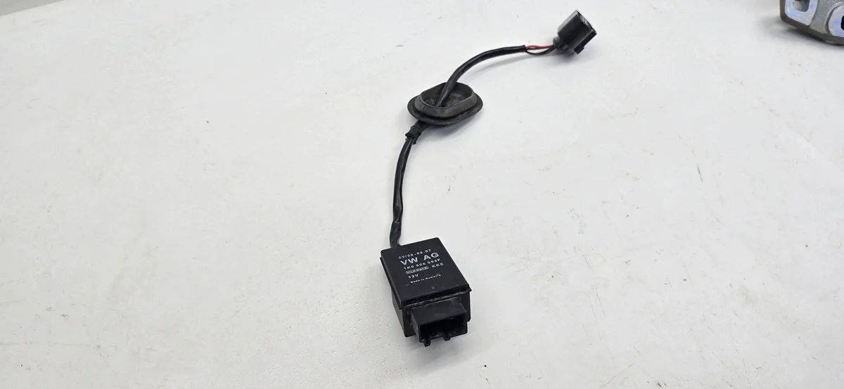 Fuel Pump Control Module Skoda Octavia Mk2 09380807 image 3