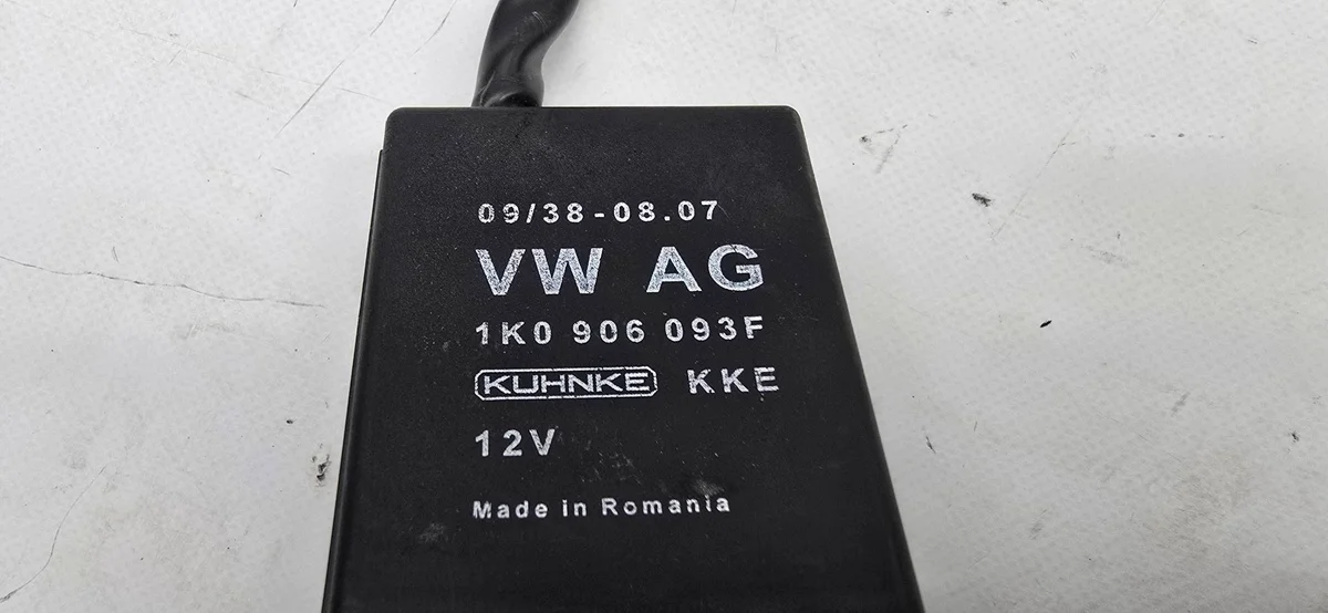 Fuel Pump Control Module Skoda Octavia Mk2 09380807 image 7