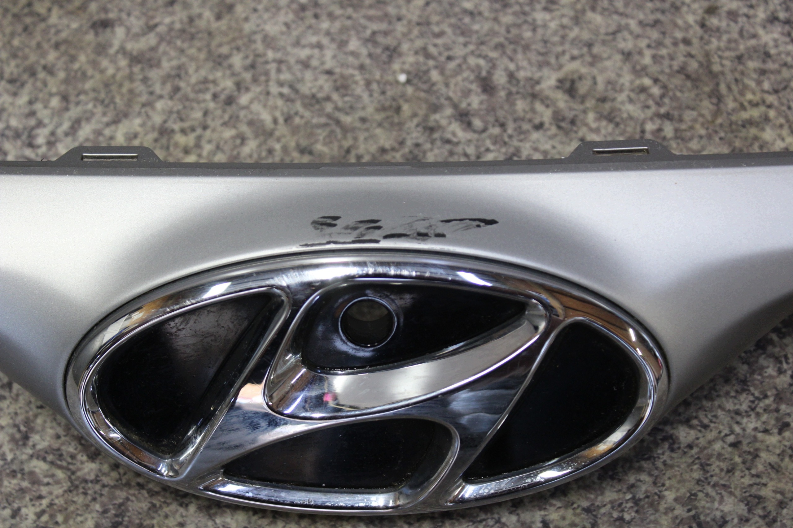 Hyundai Kona EV 19- etusäleikkö käytetty image 4