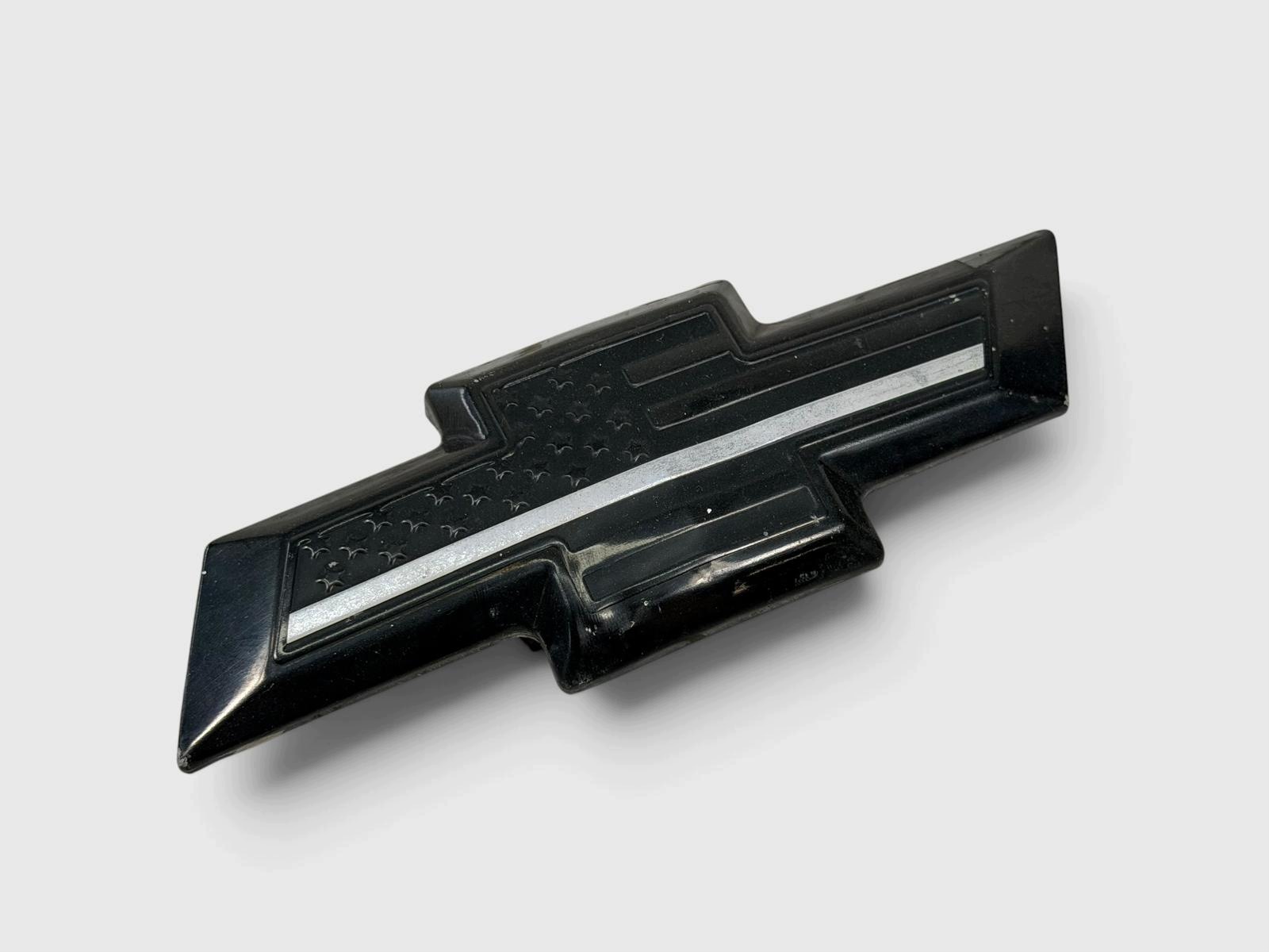 Chevrolet Tahoe Suburban Emblem 12GM327A image 2