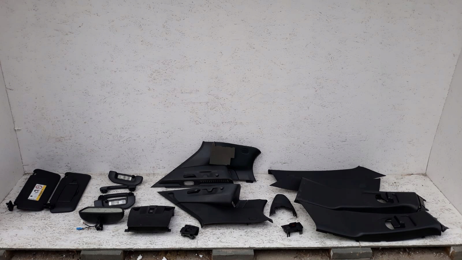 Mercedes GLA 156 W156 pilarit mustat OEM SLUPEK-8281