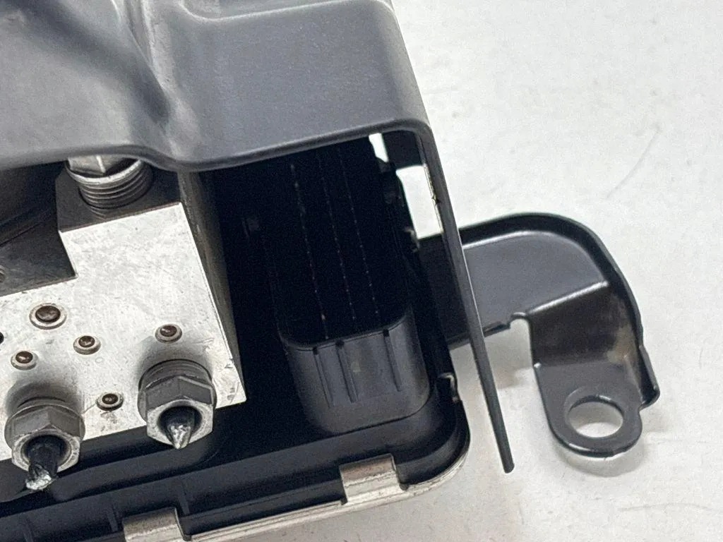 Pompe ABS VW Golf VII MK100ESC occasion image 3