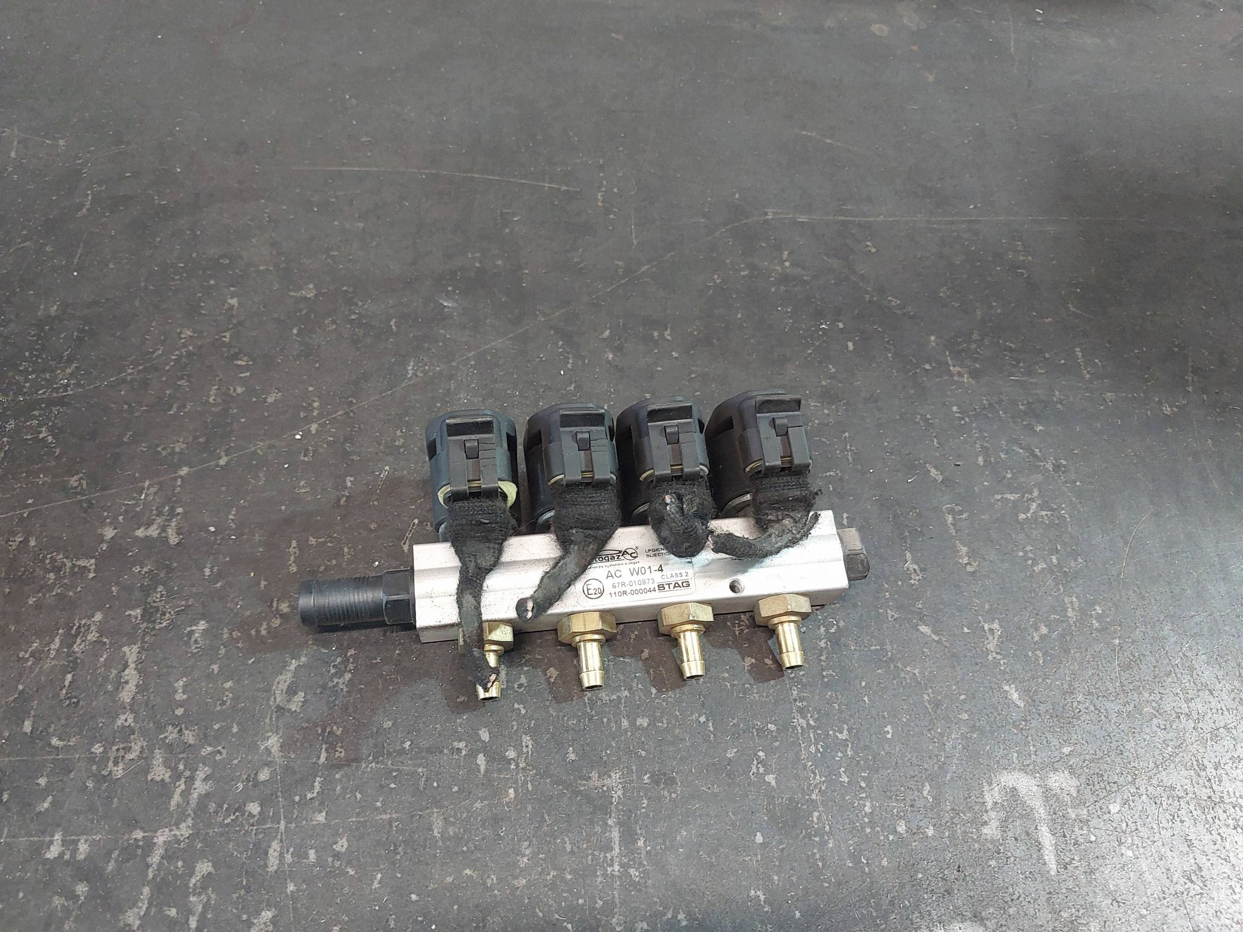 AC W01 4 cyl. Injector Rail LPG W014 image 2