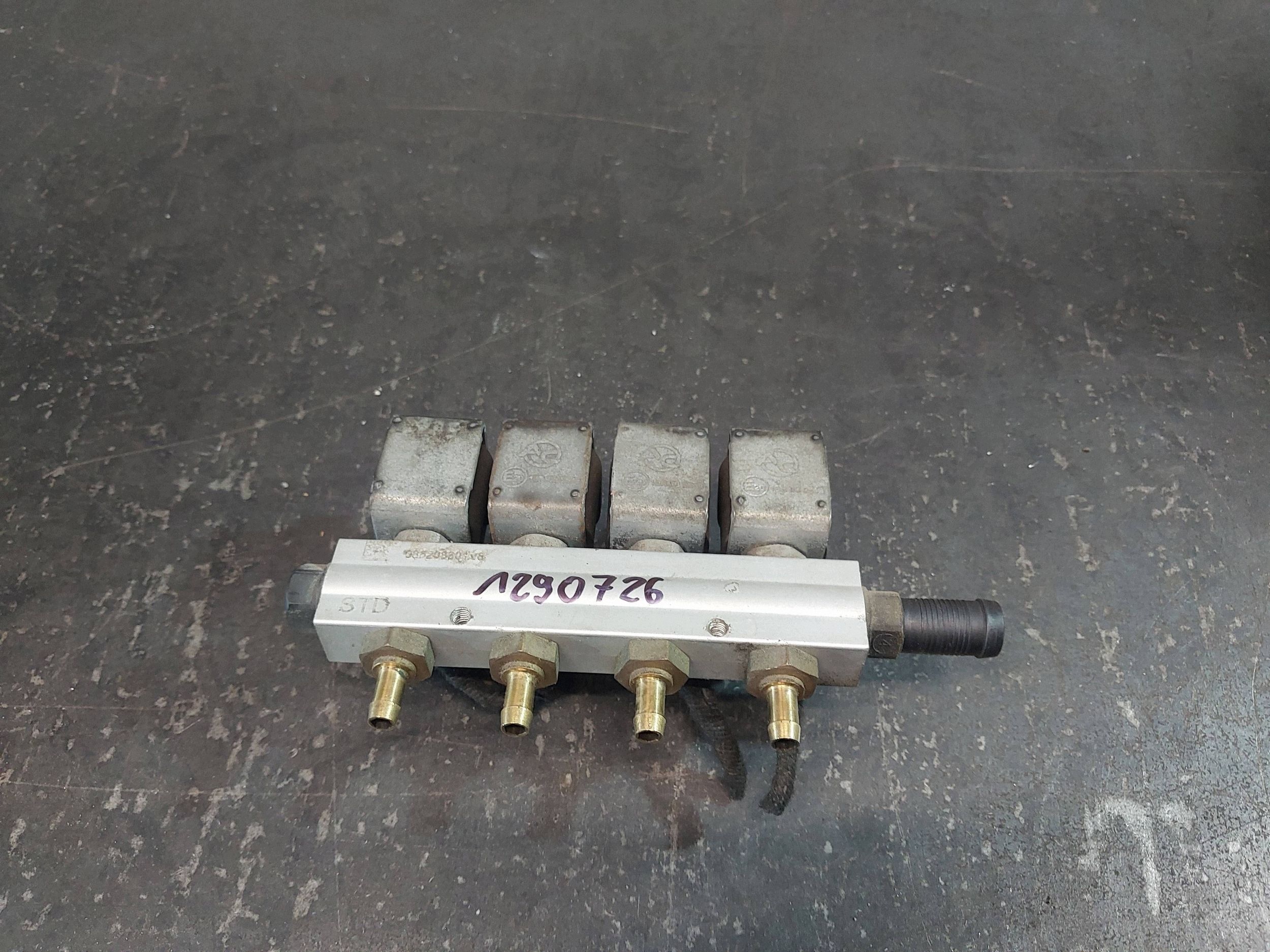 AC W01 4 cyl. Injector Rail LPG W014 image 3