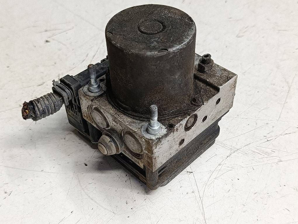 Nissan OE 0265951528 ABS-pumppu, käytetty