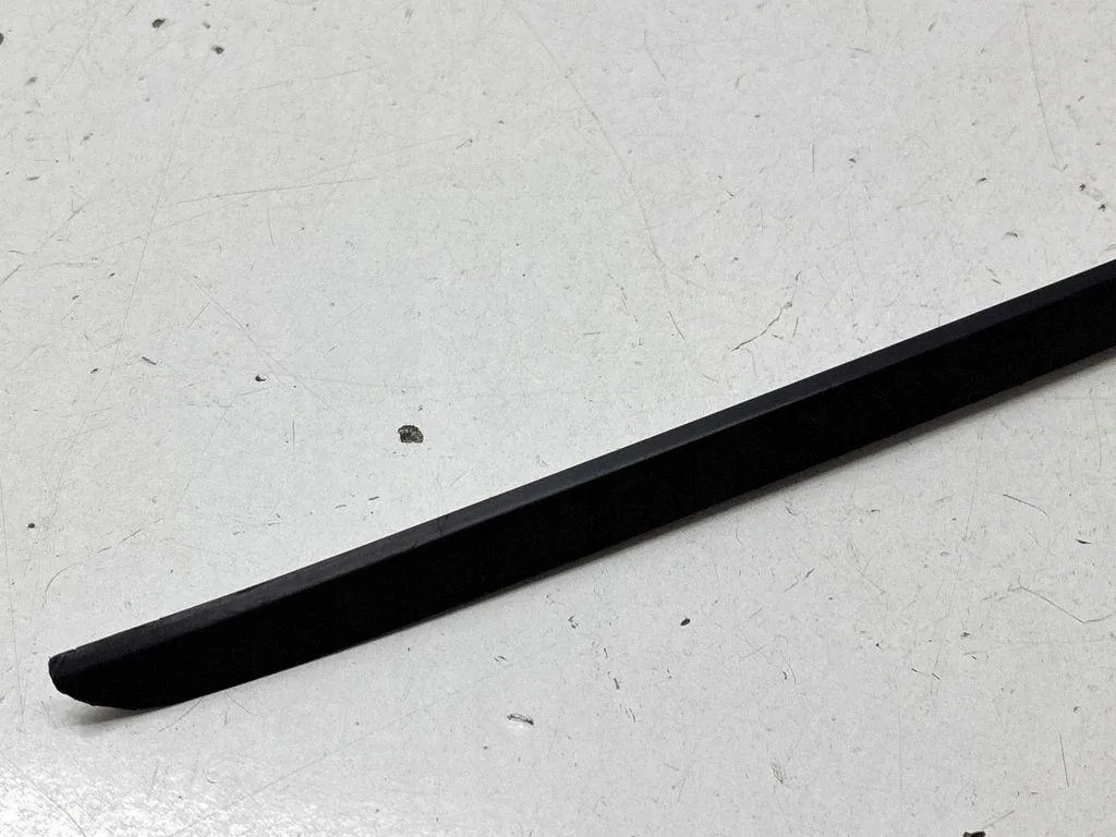 Jetta MK7 17A854328 baguette latérale avant image 3