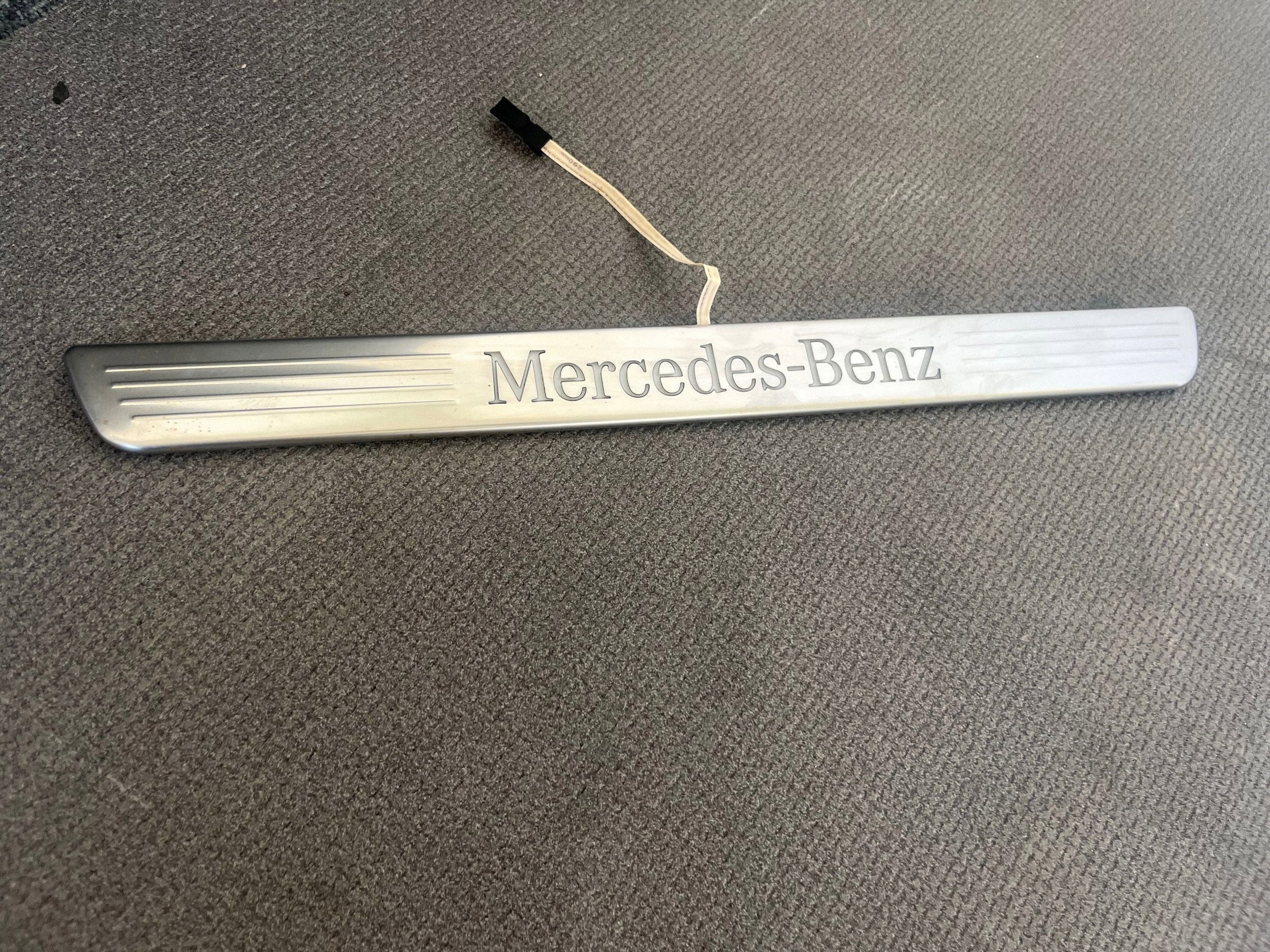 Seuil Mercedes CLA W118 A1186807500 image 2