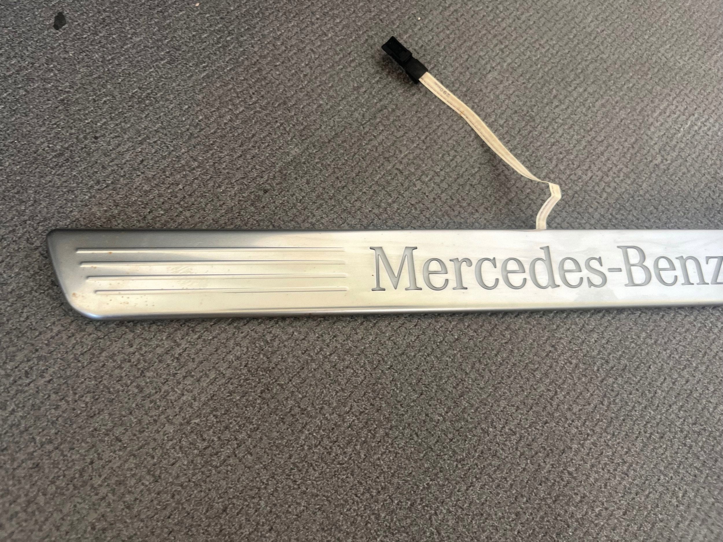 Seuil Mercedes CLA W118 A1186807500 image 3