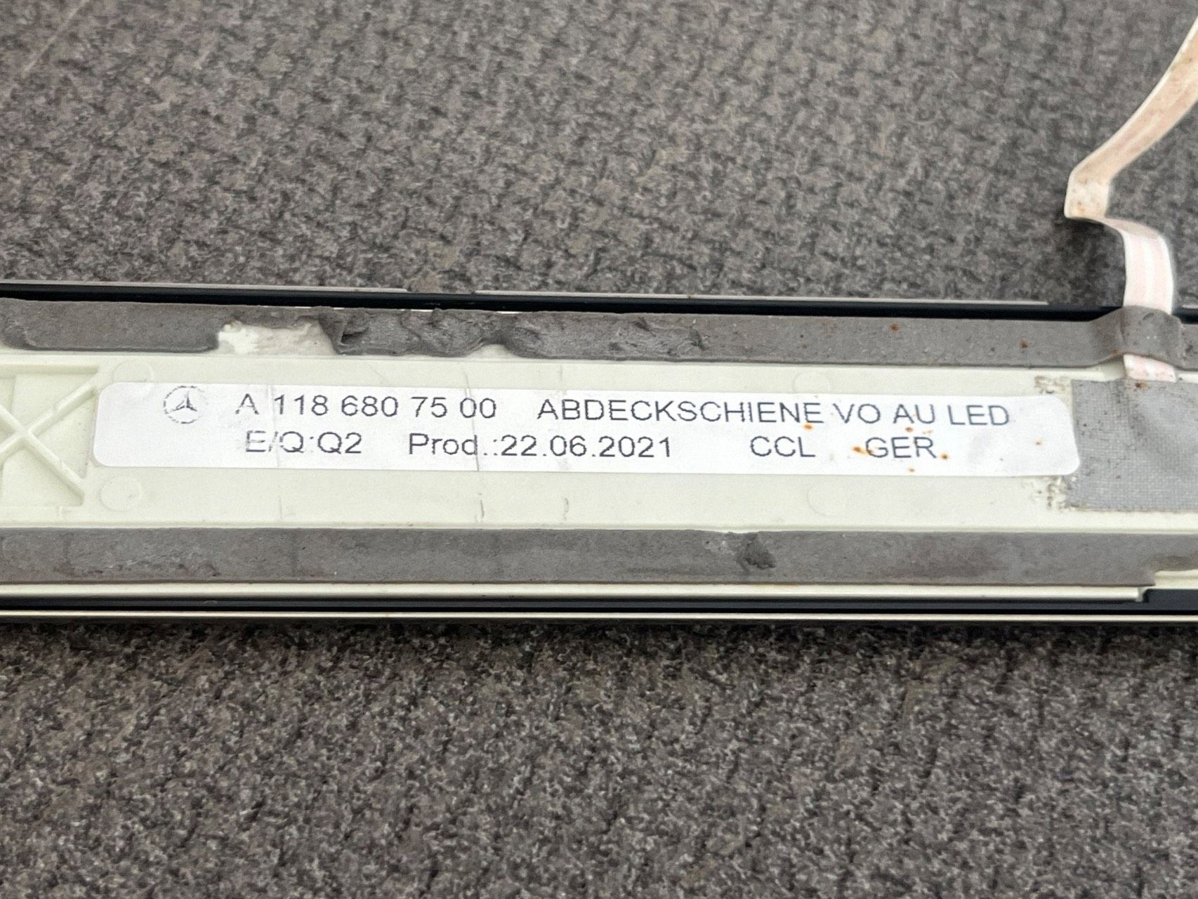 Seuil Mercedes CLA W118 A1186807500 image 7