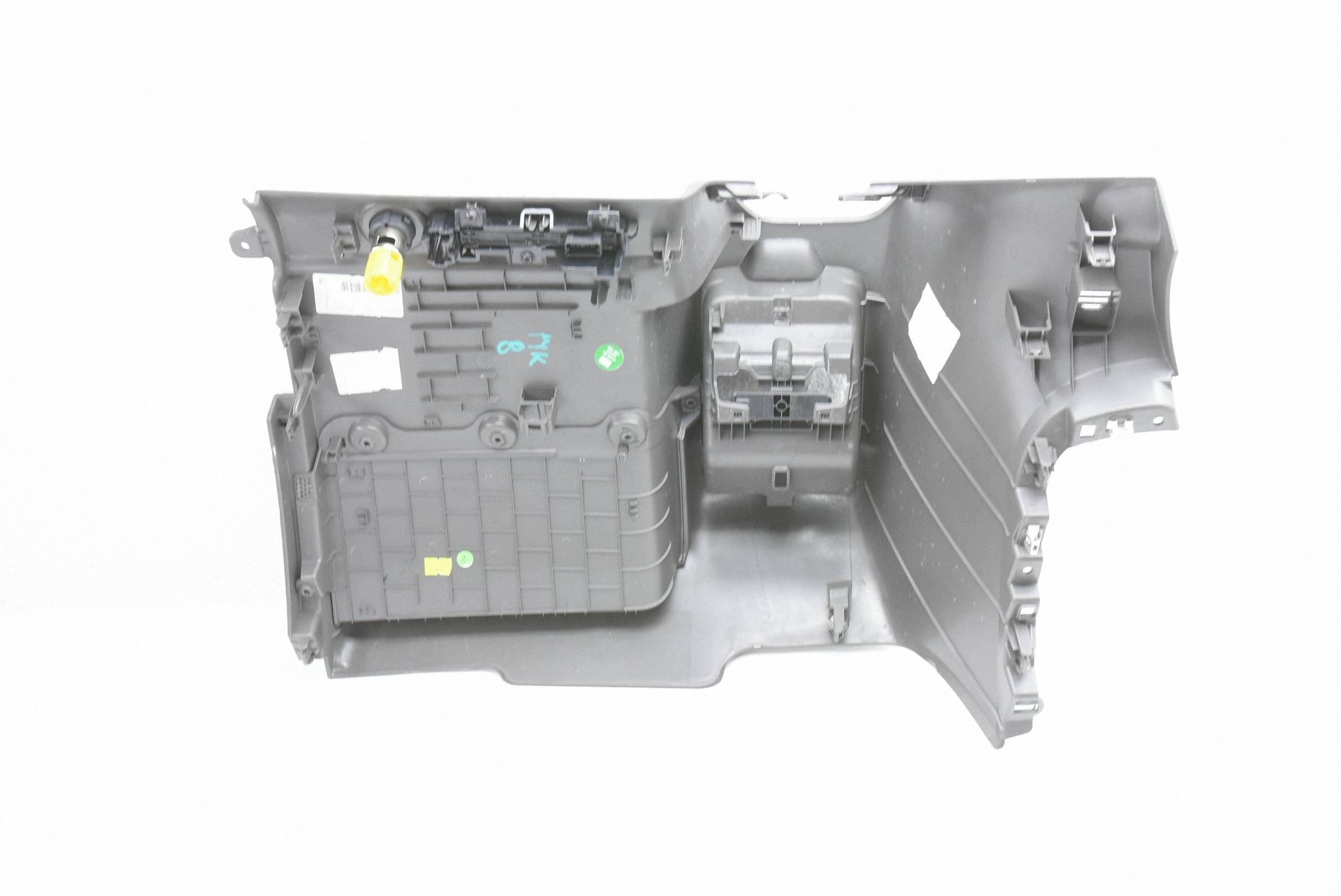 Ford Transit MK8 kojelaudan kansi + pistorasiat