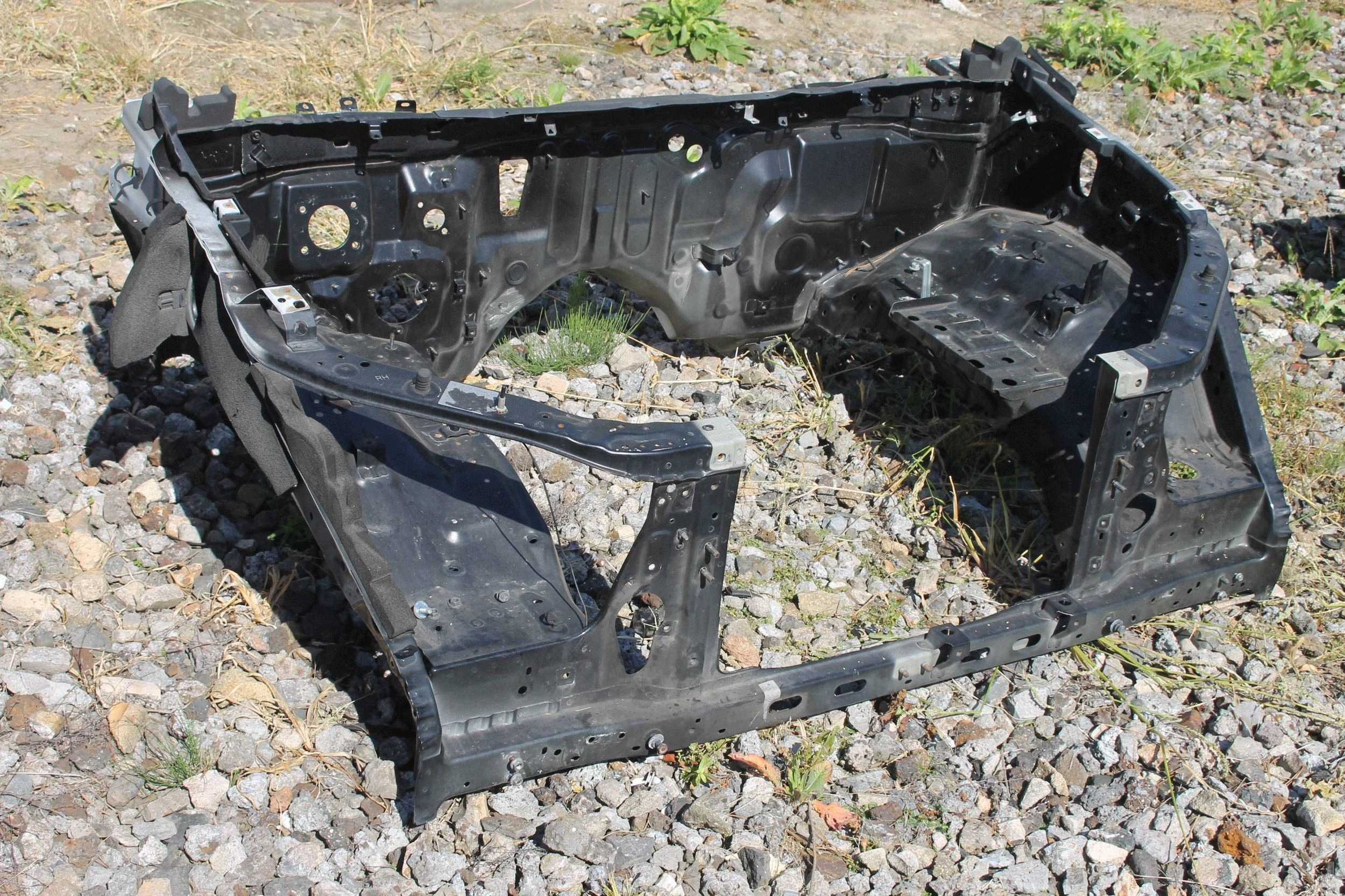 Mitsubishi L200 V etulokasuojan osa