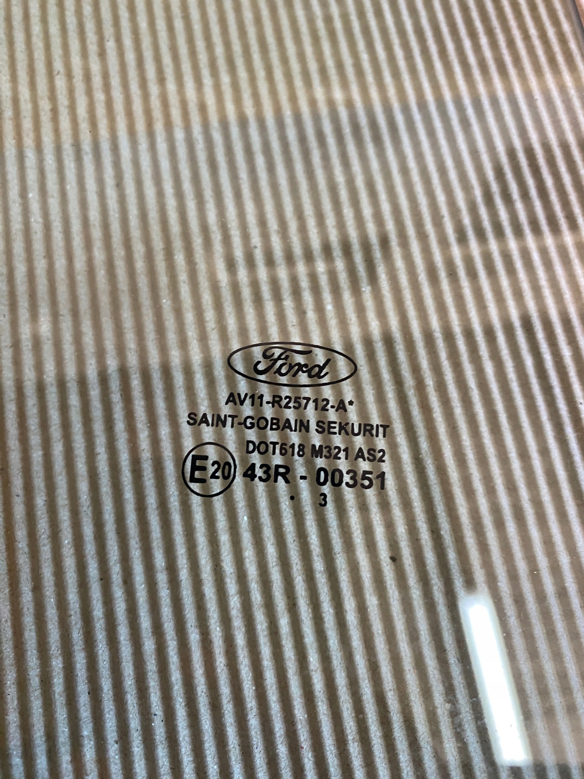 Vitre latérale arrière droite Ford B-Max AV11-R25712-A image 3