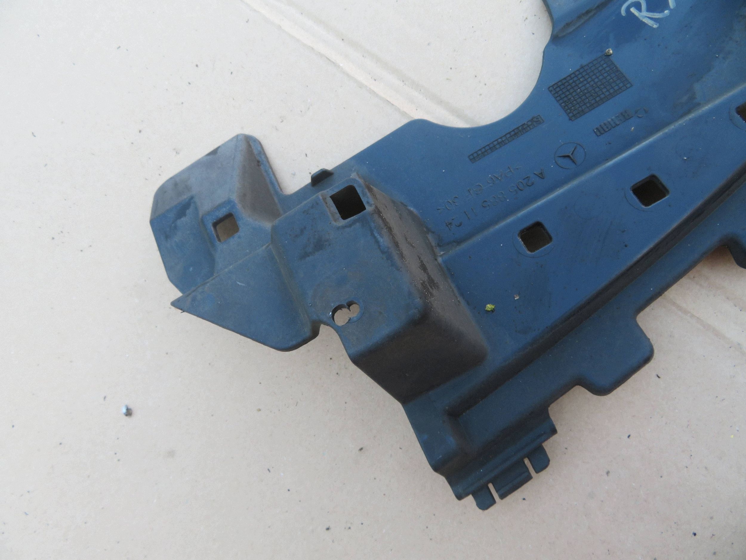 MERCEDES W205 Halter Stoßfänger Links Hinten image 4