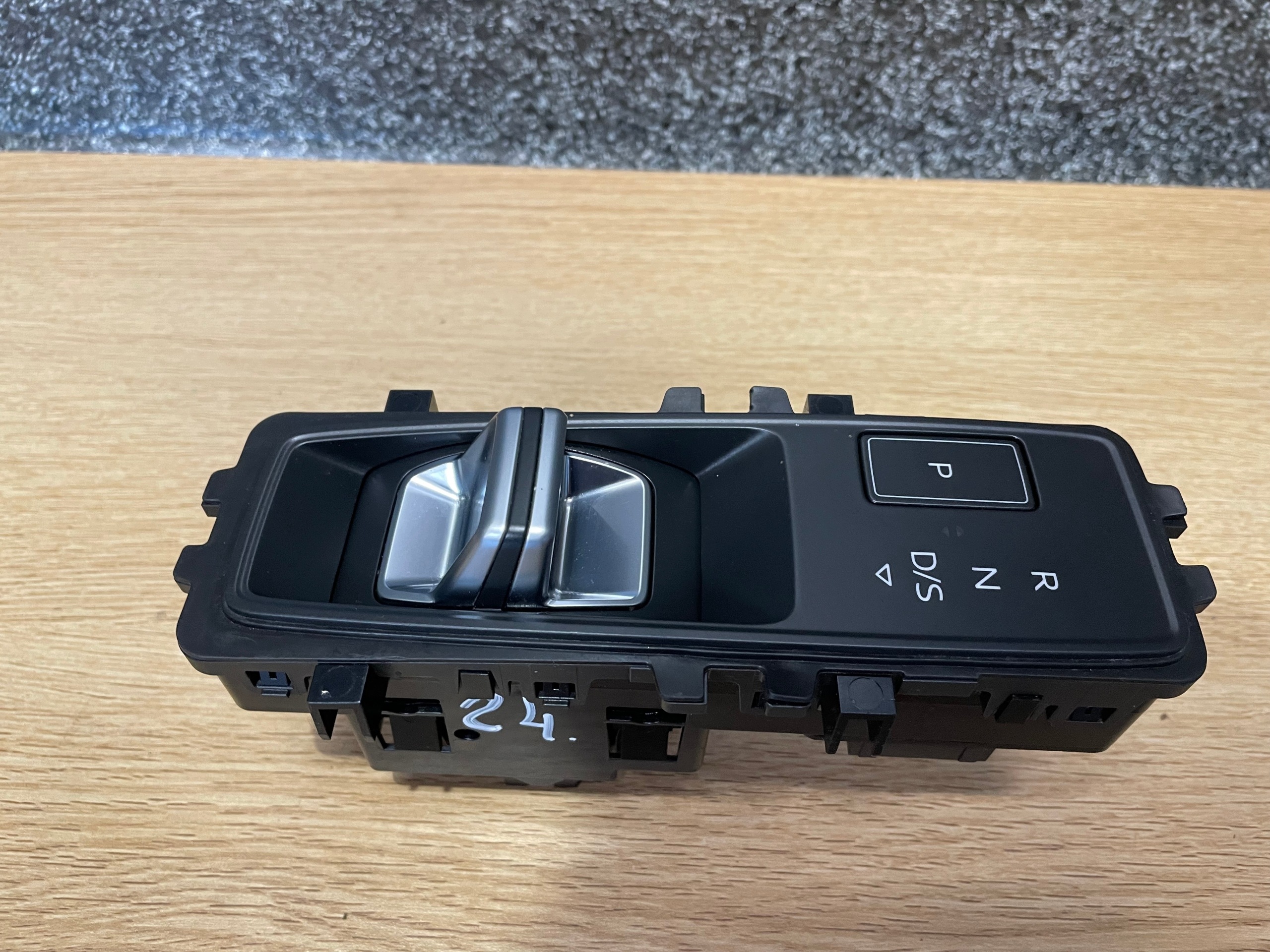 Vaihteenvalitsin Audi A3 8Y0713059B