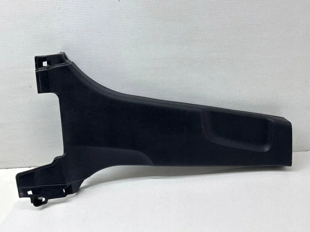 Subaru Outback 2020 Cache montant B inférieur