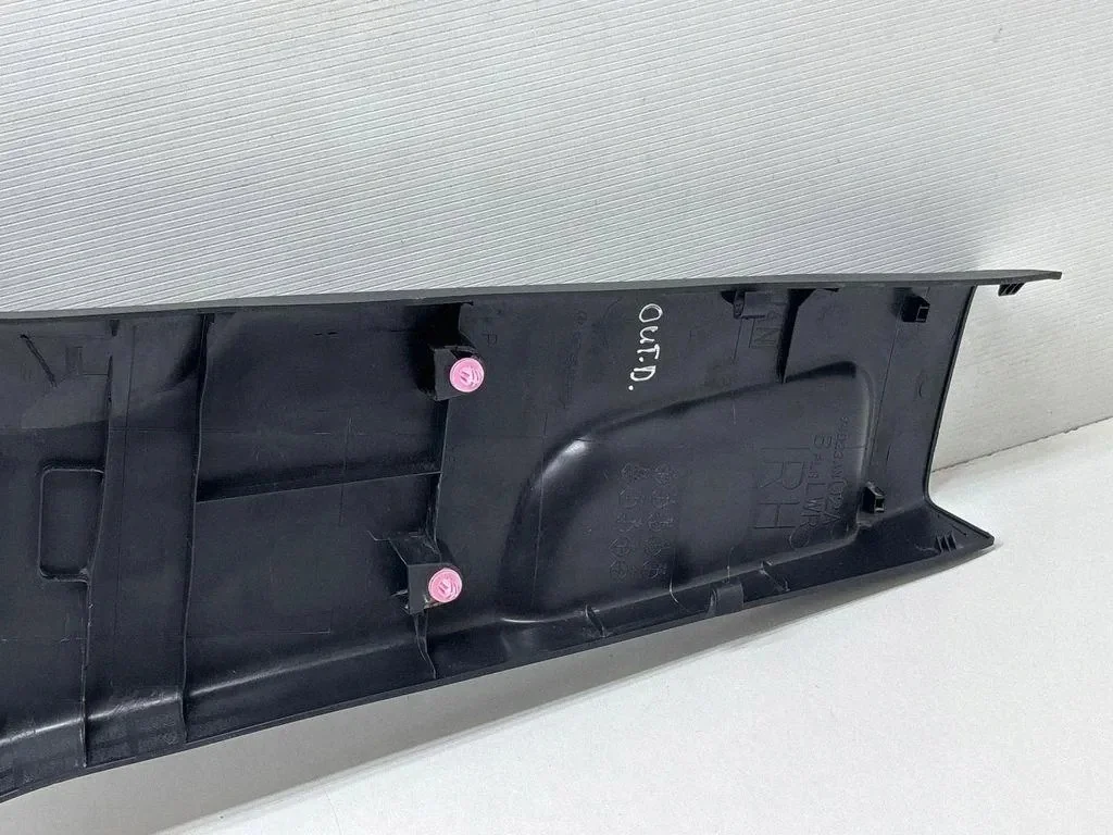 Subaru Outback 2020 Cache montant B inférieur image 4