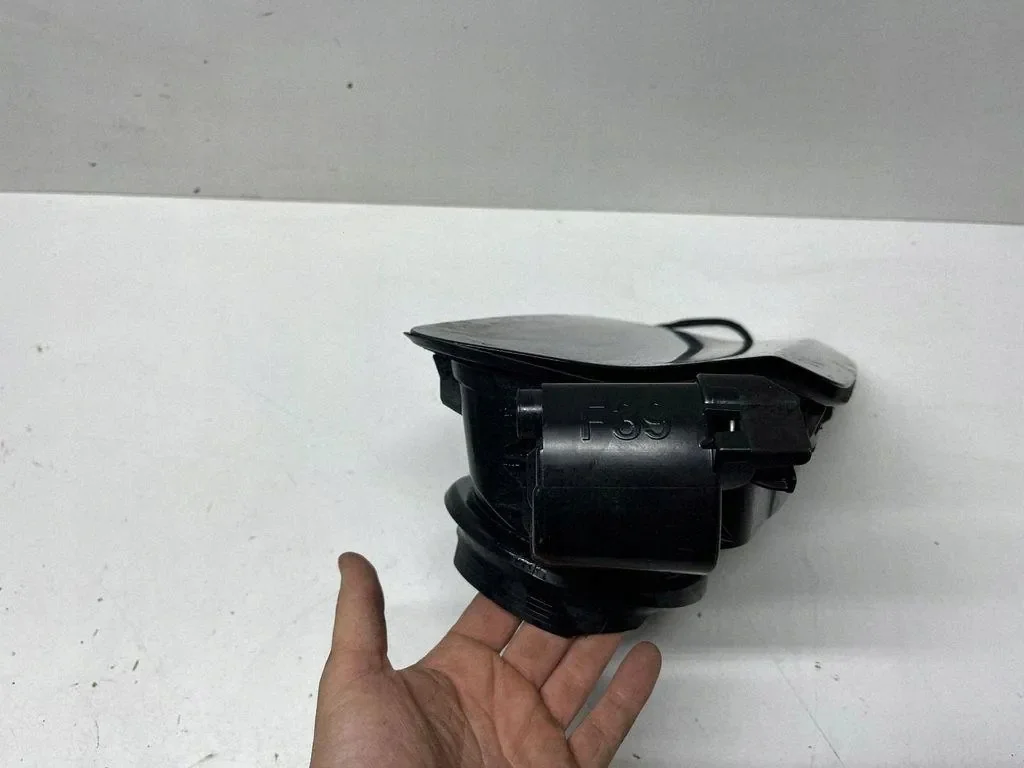 Polttoainetankin luukku BMW X2 (F39)